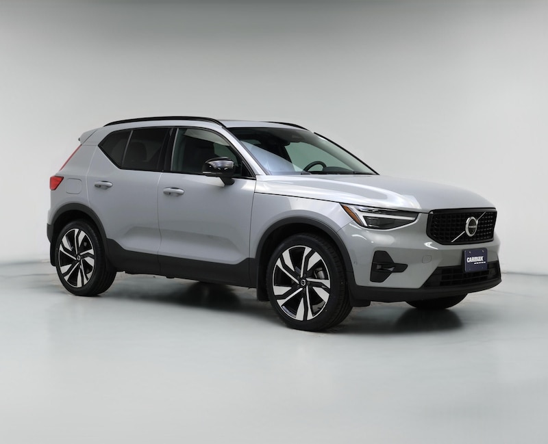 2024 Volvo XC40 B5 Ultimate Dark Theme
