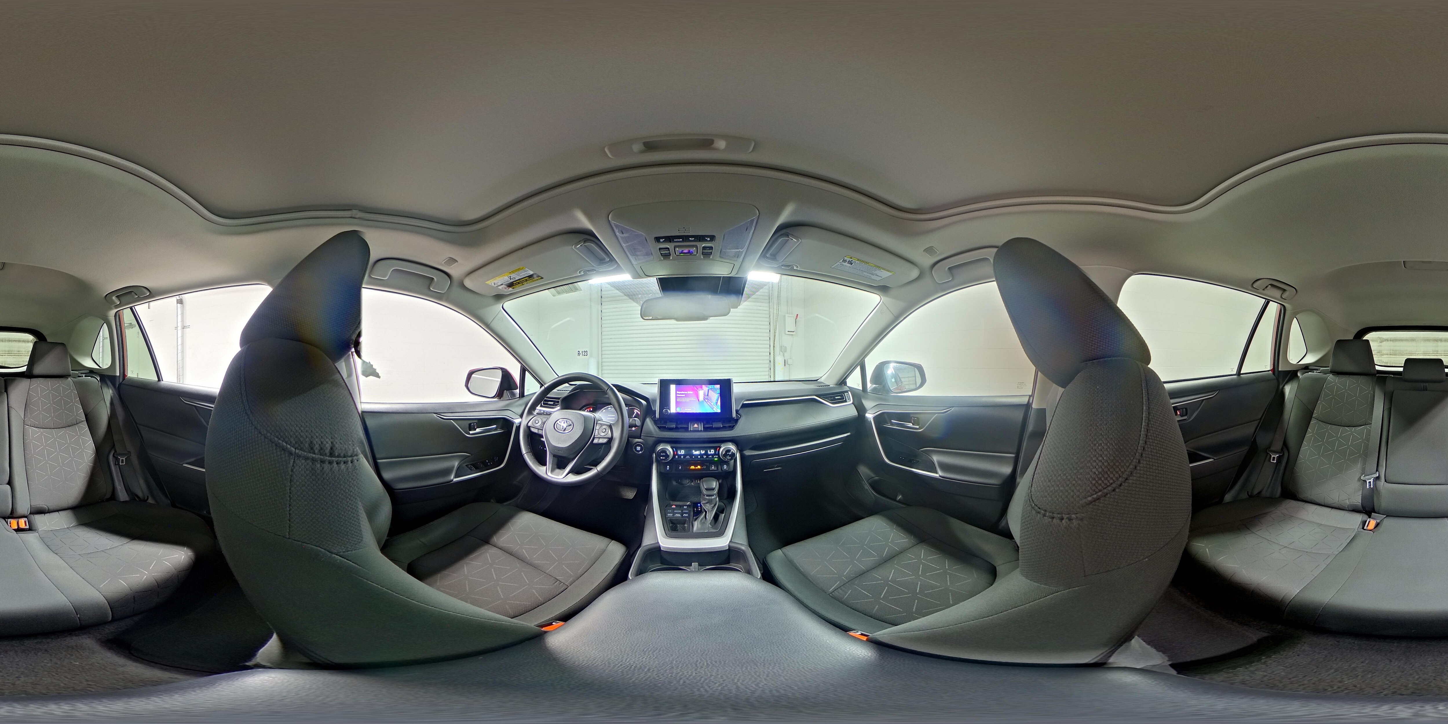 2024 Toyota RAV4 XLE - Photo 25