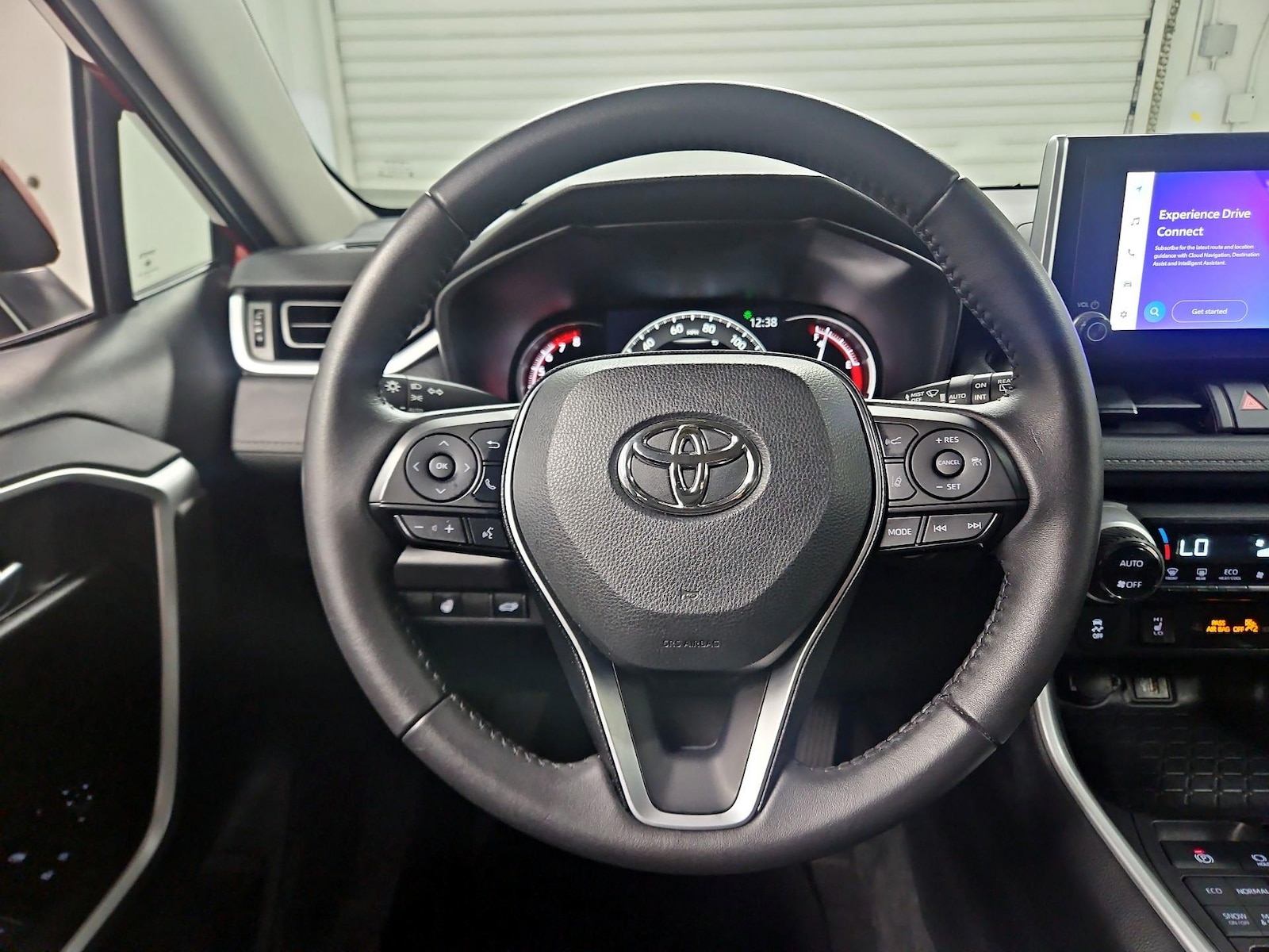 2024 Toyota RAV4 XLE - Photo 11