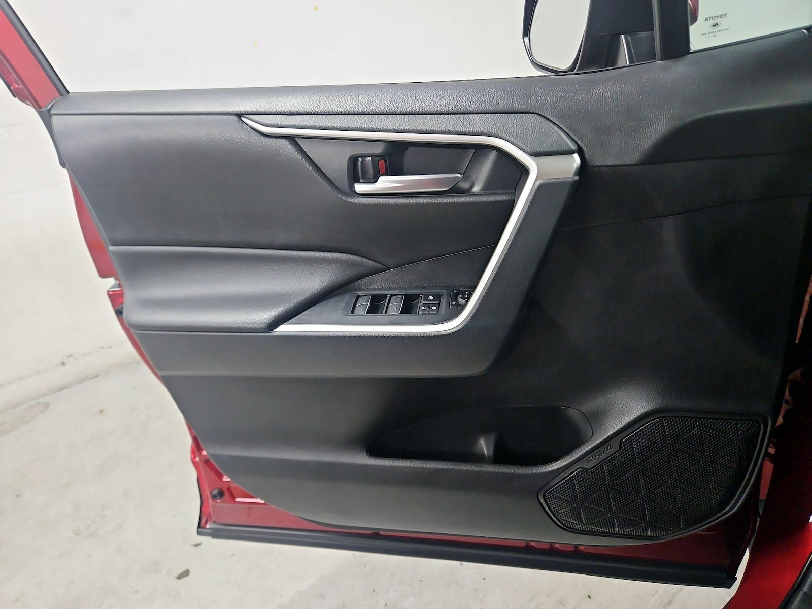2024 Toyota RAV4 XLE - Photo 13