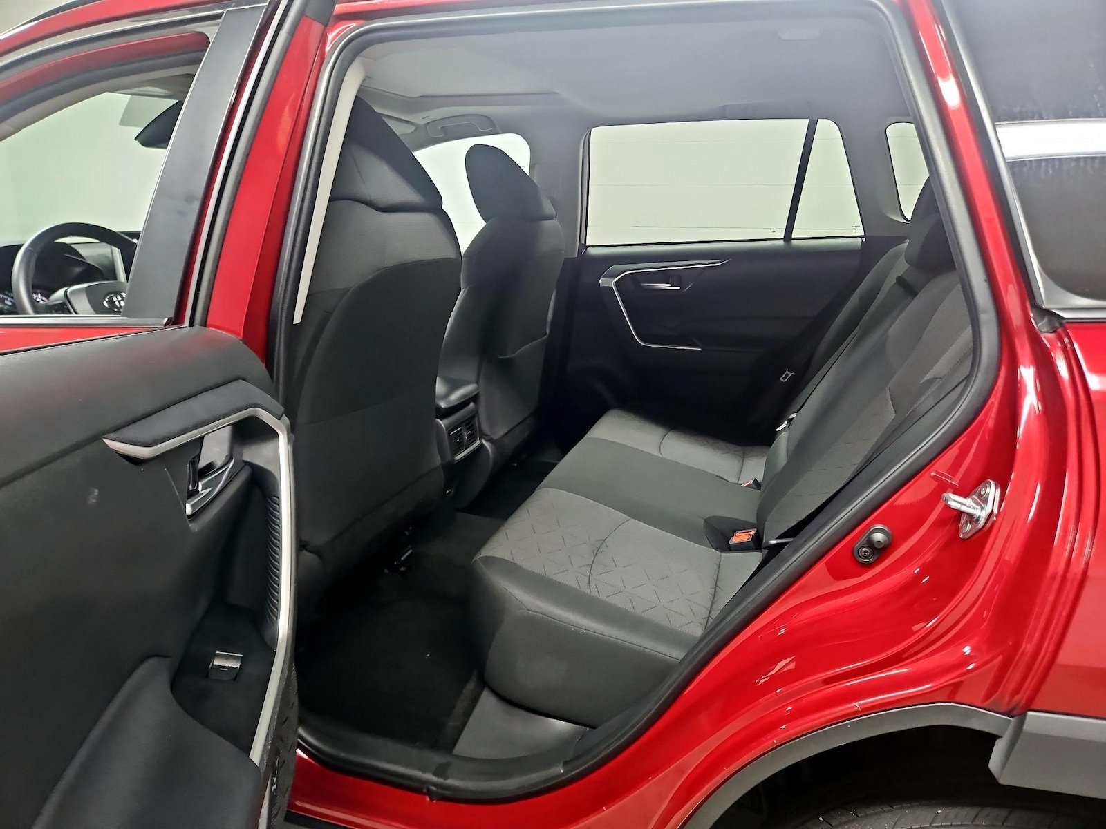 2024 Toyota RAV4 XLE - Photo 21