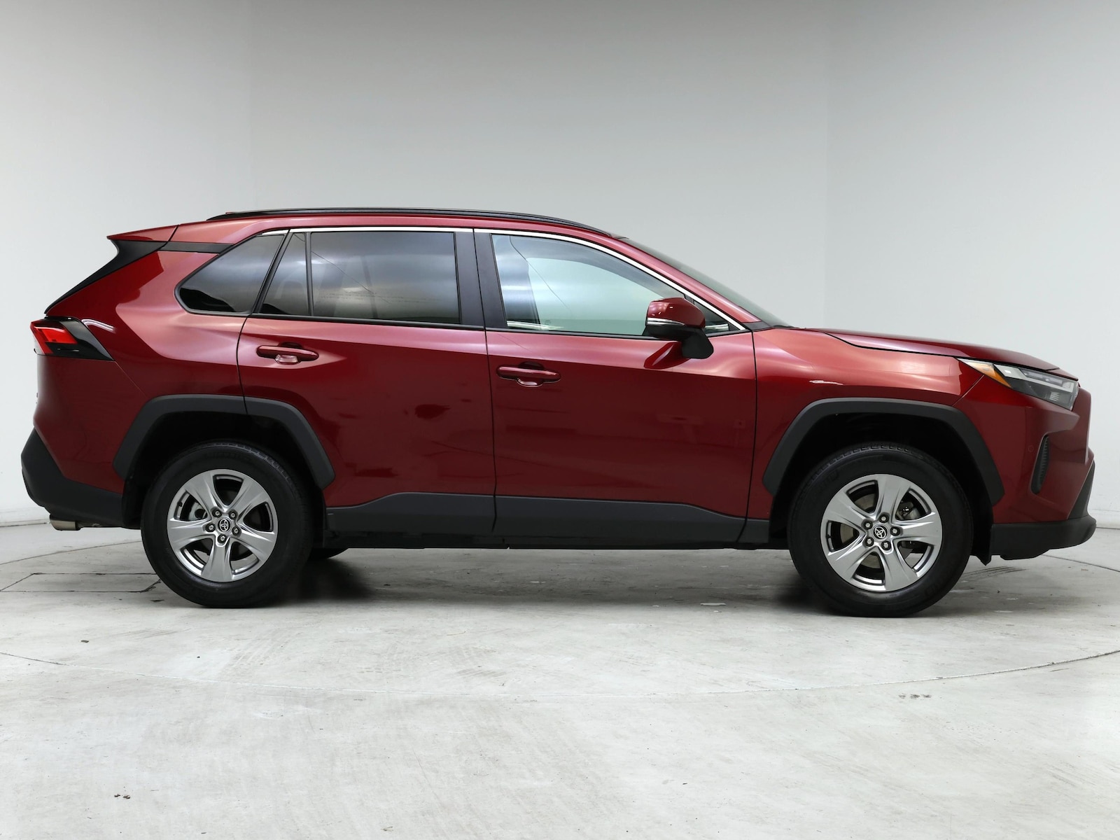 2024 Toyota RAV4 XLE - Photo 8