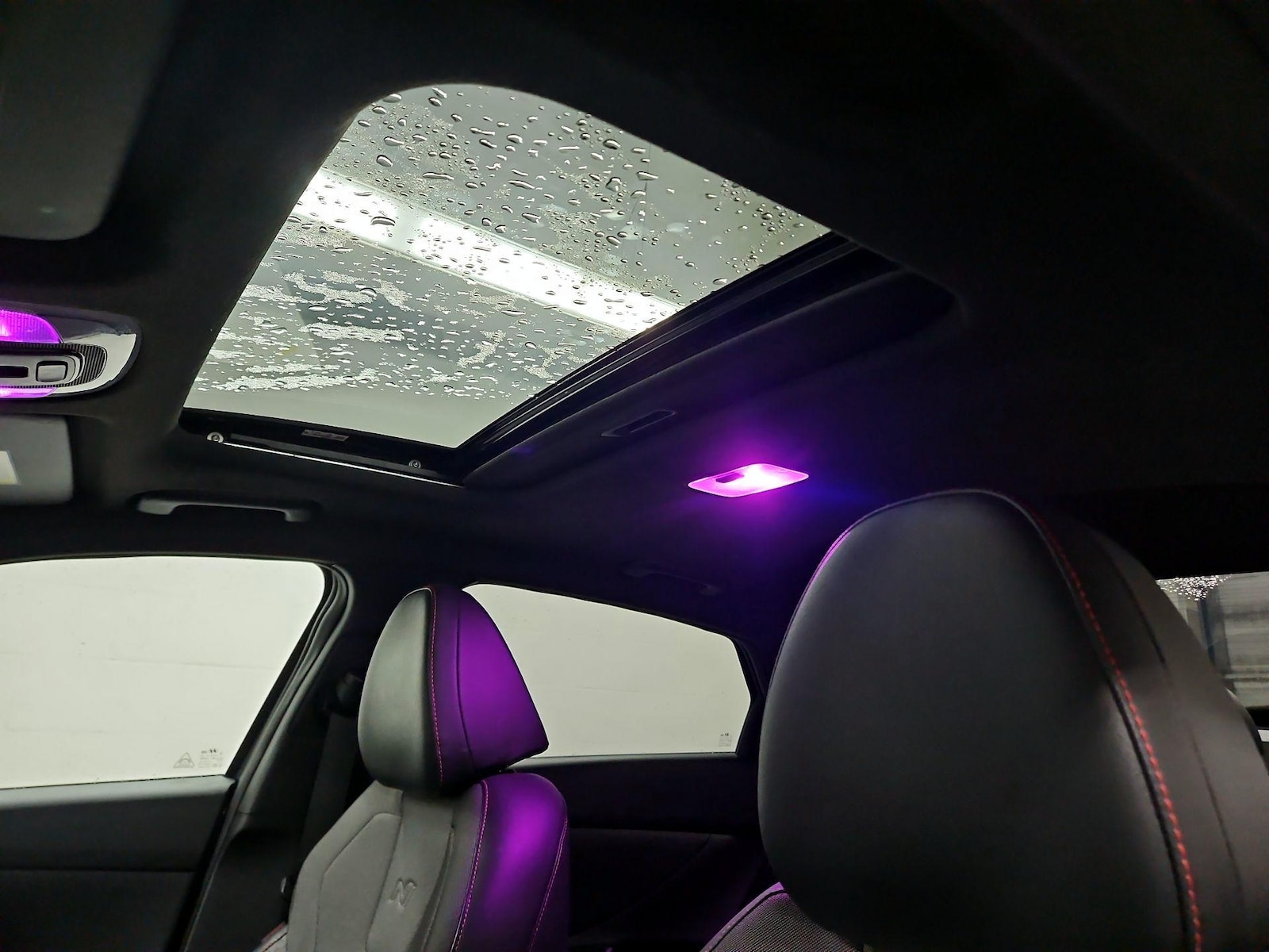 Sunroof(s) & Overhead Airbags