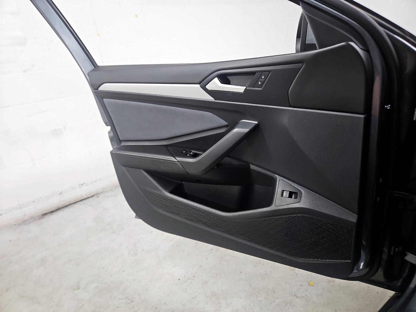 2025 Volkswagen Jetta SE - Photo 13