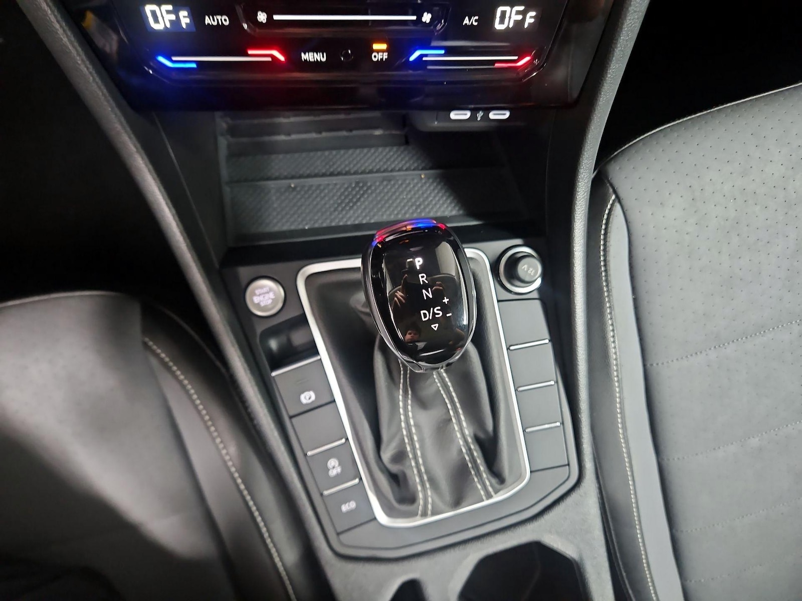 2025 Volkswagen Jetta SE - Photo 18