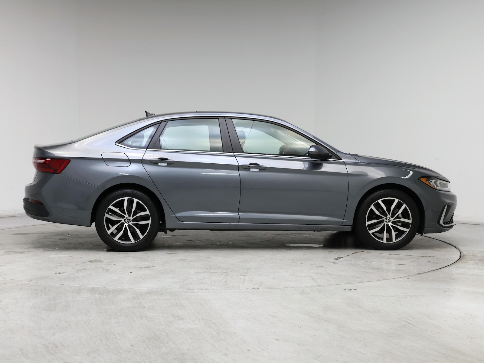 2025 Volkswagen Jetta SE - Photo 8