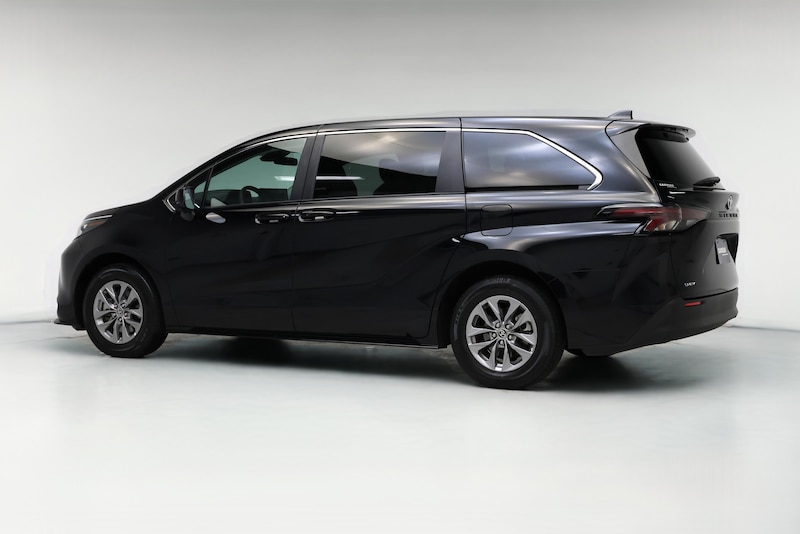 2025 Toyota Sienna LE
