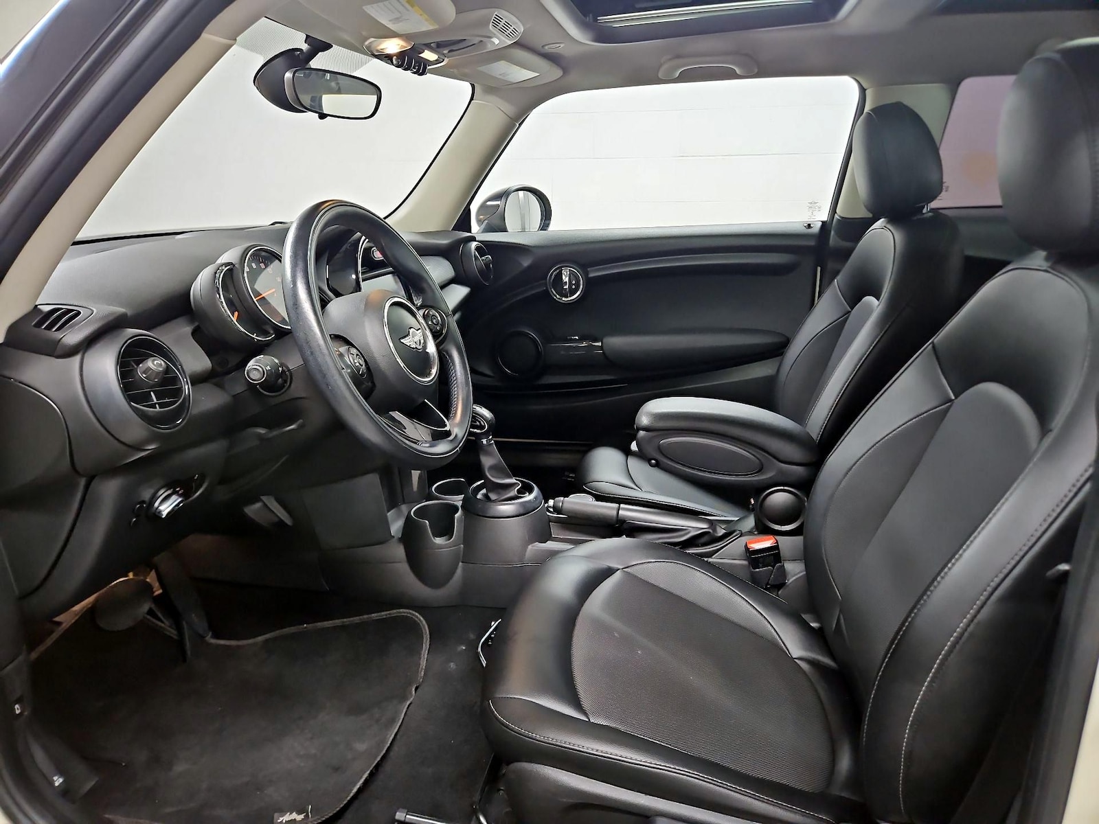 Side Airbags & Leatherette Seats
