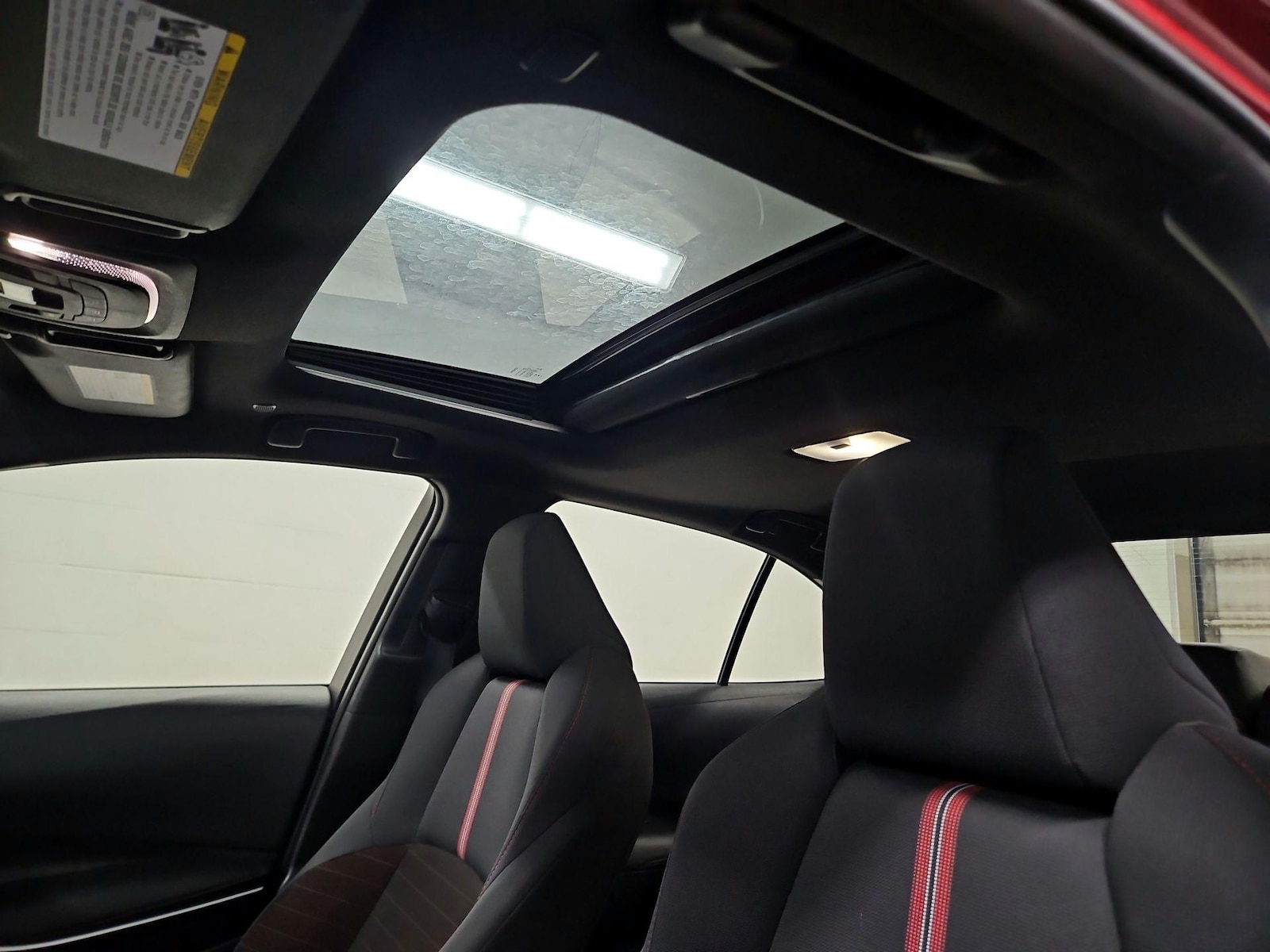 Sunroof(s) & Overhead Airbags