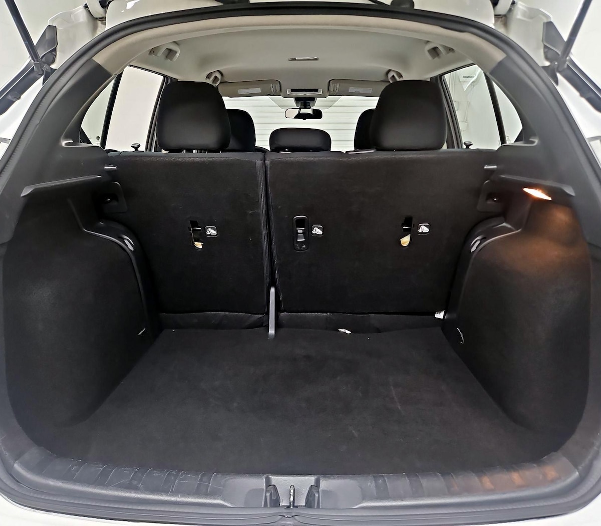 Trunk/Cargo (Seats Up)