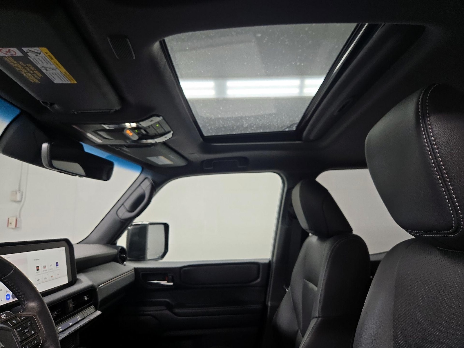 Sunroof(s) & Overhead Airbags