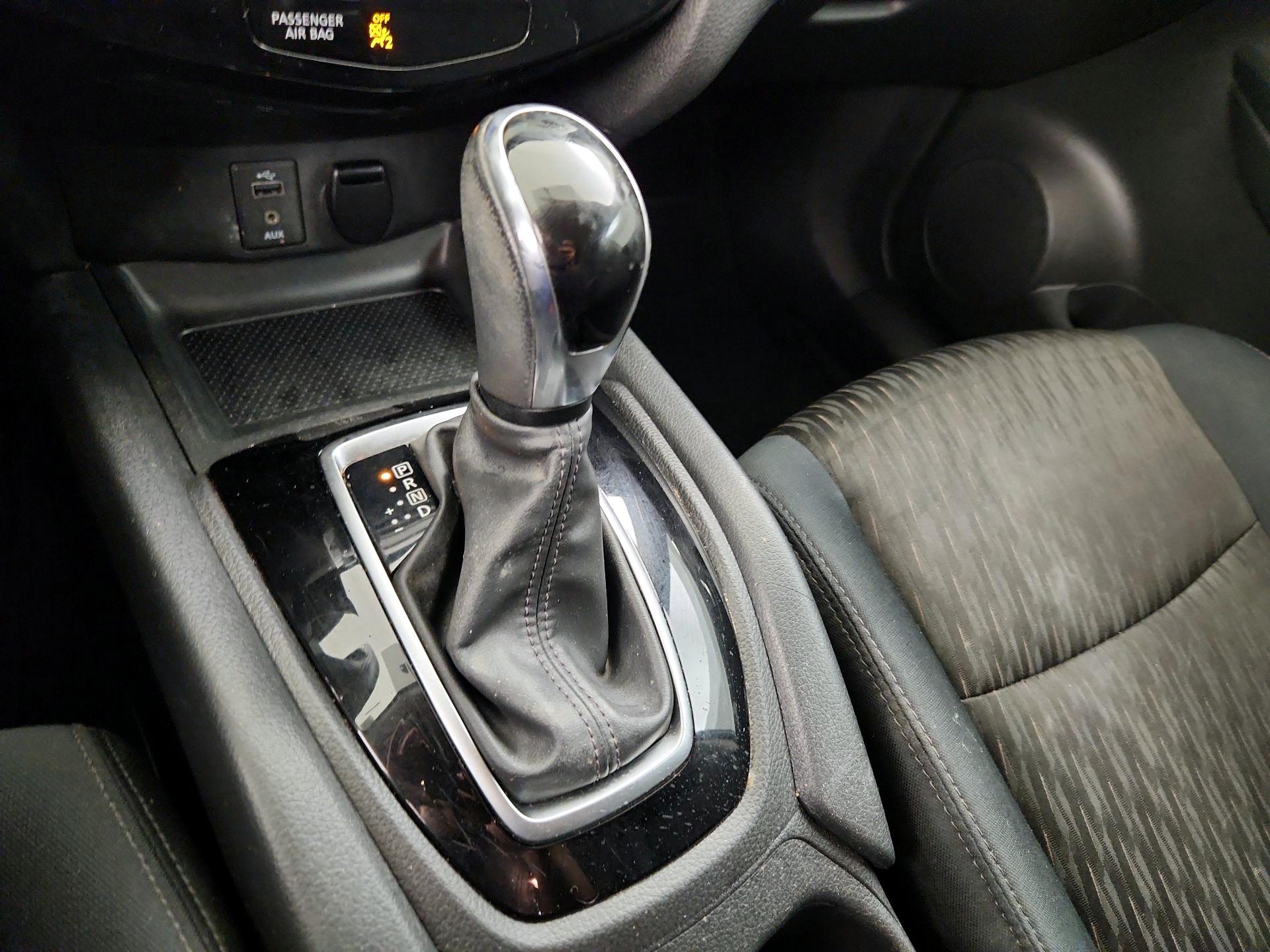 Thumbnail: 2017 Nissan Rogue - 17