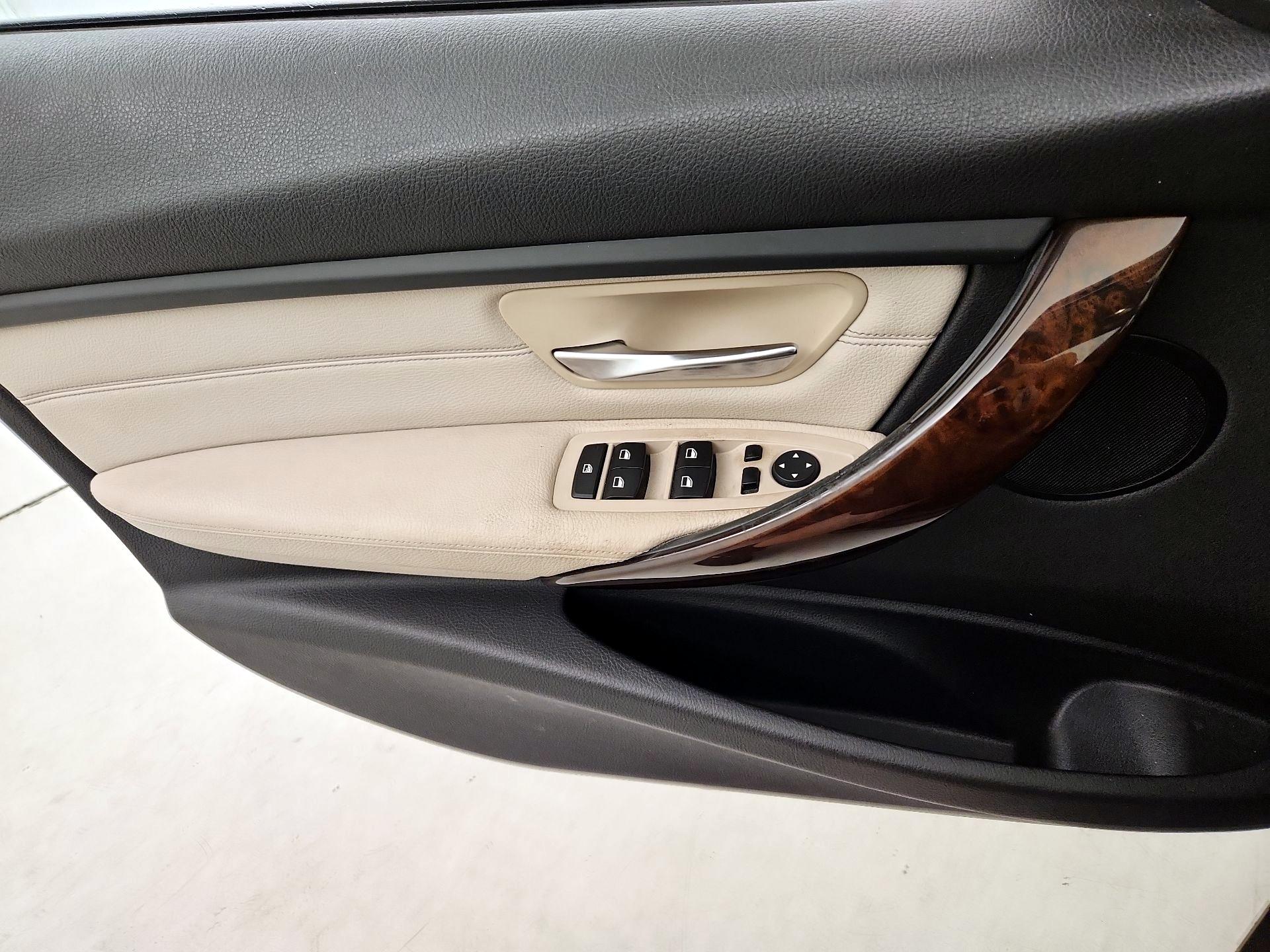 Thumbnail: 2015 BMW 3 Series - 12
