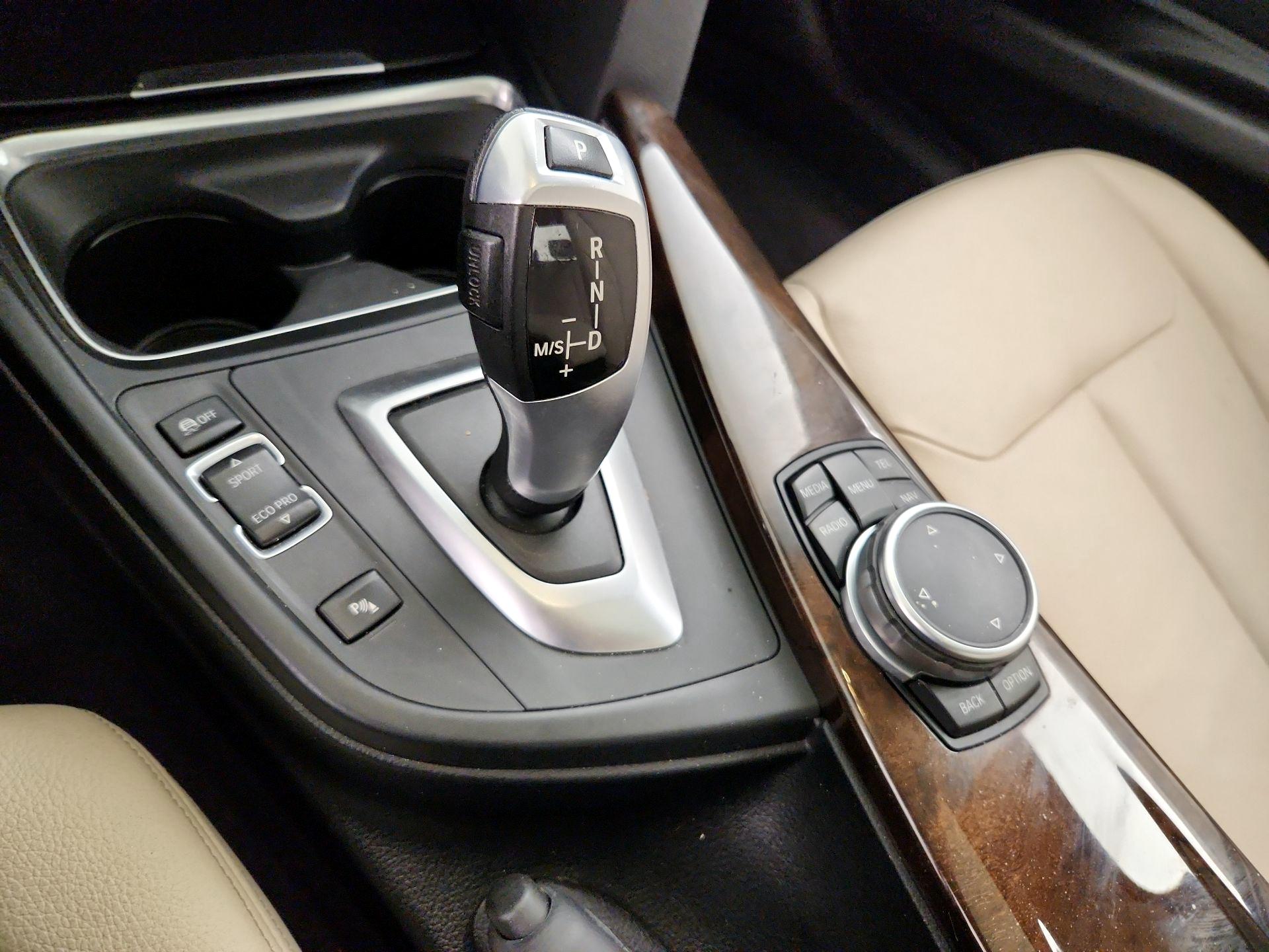 Thumbnail: 2015 BMW 3 Series - 18