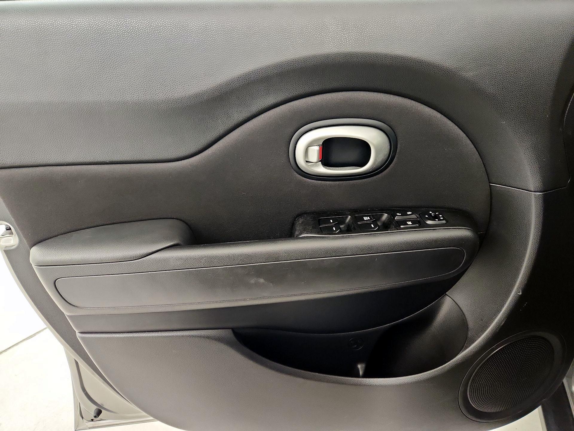 Thumbnail: 2015 Kia Soul - 12