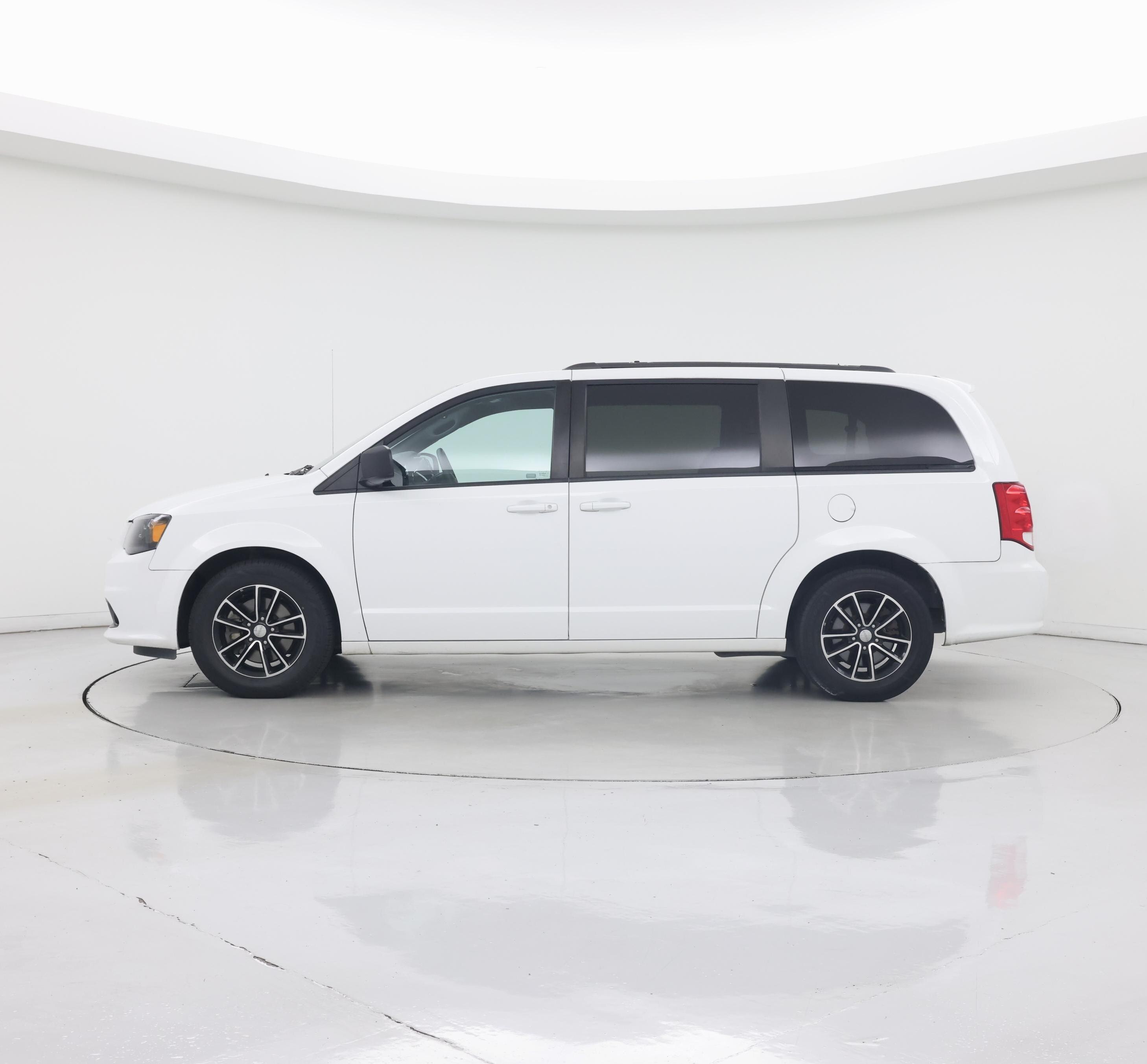 Thumbnail: 2018 Dodge Grand Caravan - 3