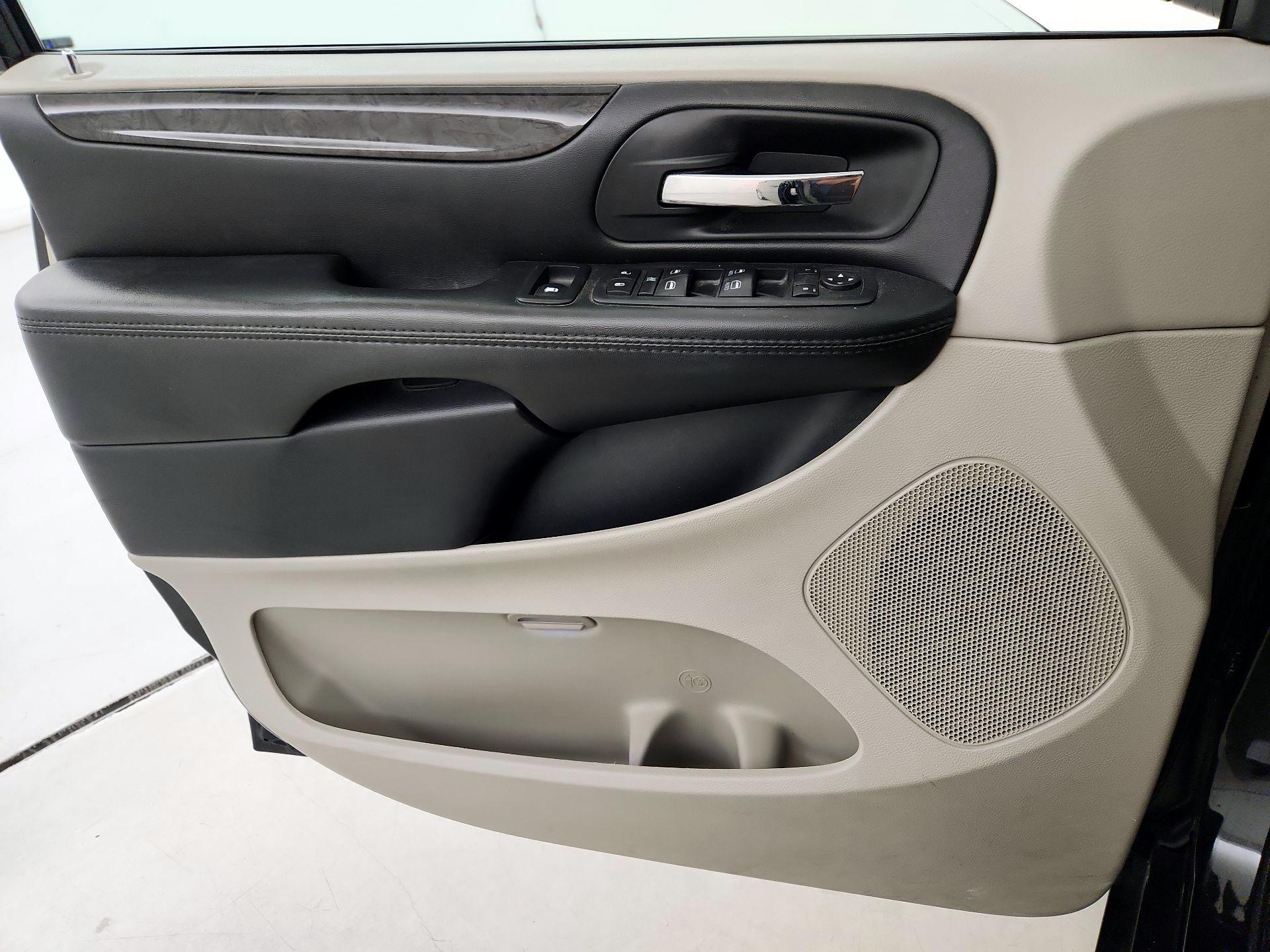 Thumbnail: 2020 Dodge Grand Caravan - 12