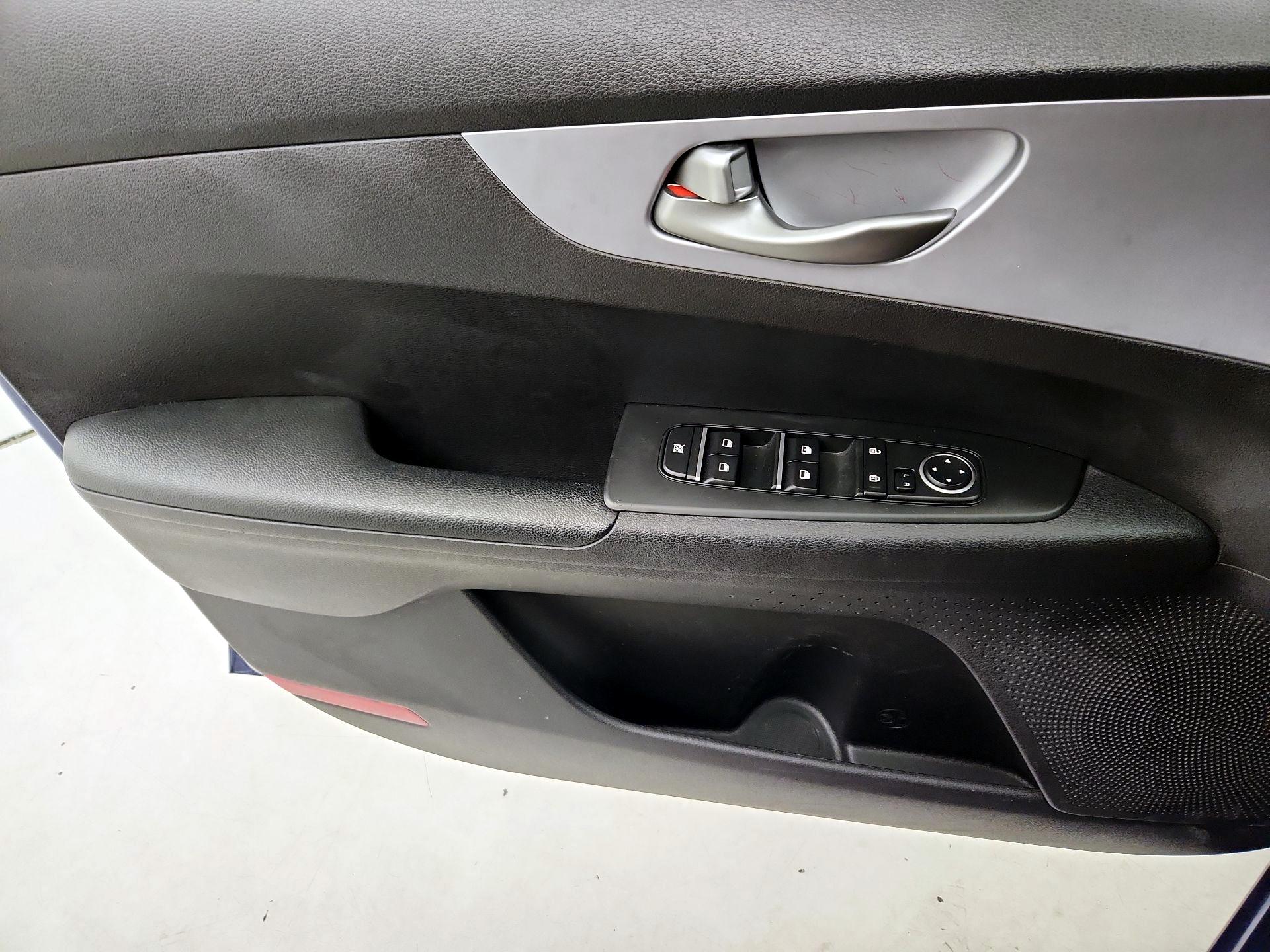 Thumbnail: 2022 Kia Forte - 12