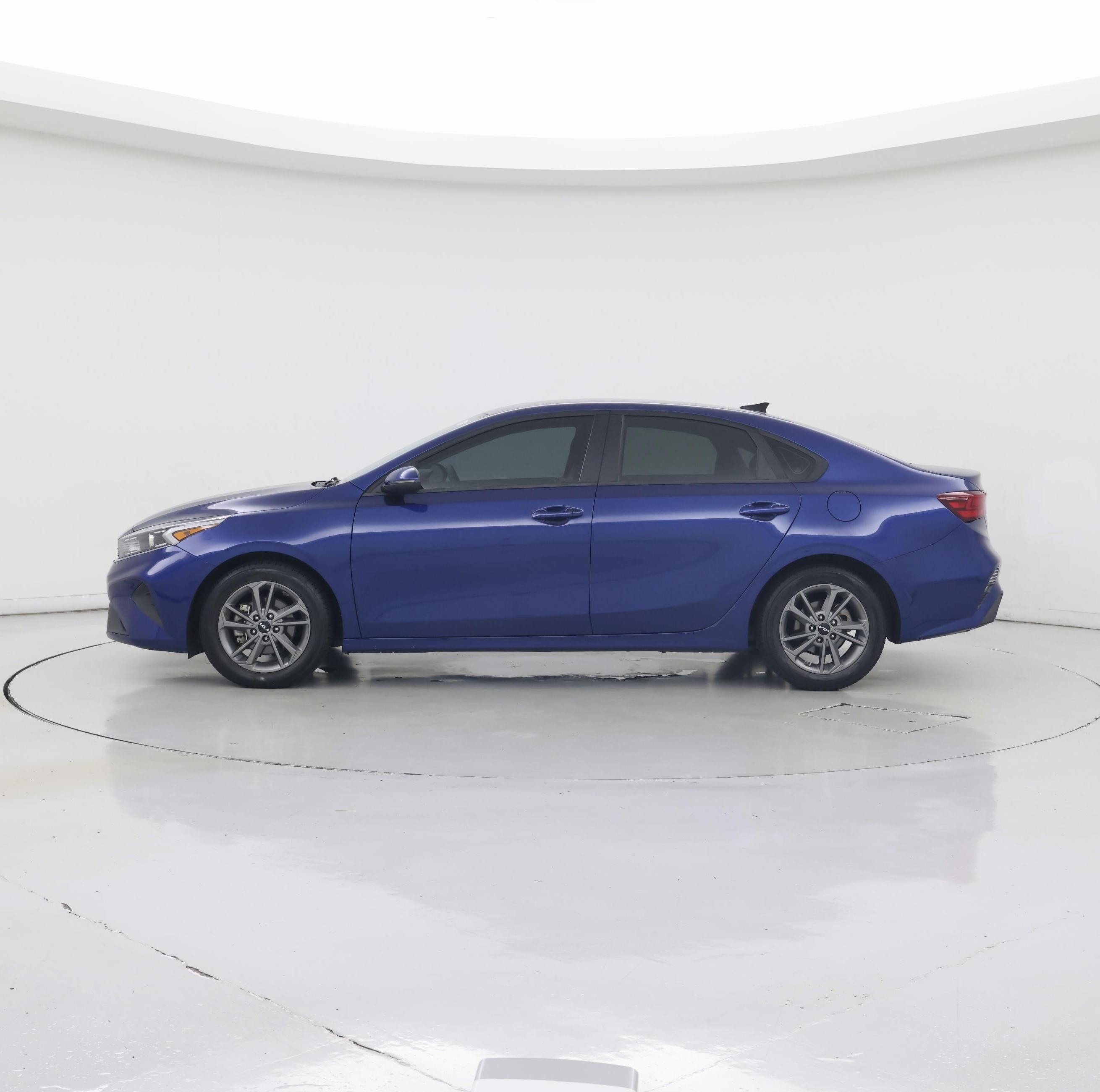 Thumbnail: 2022 Kia Forte - 3