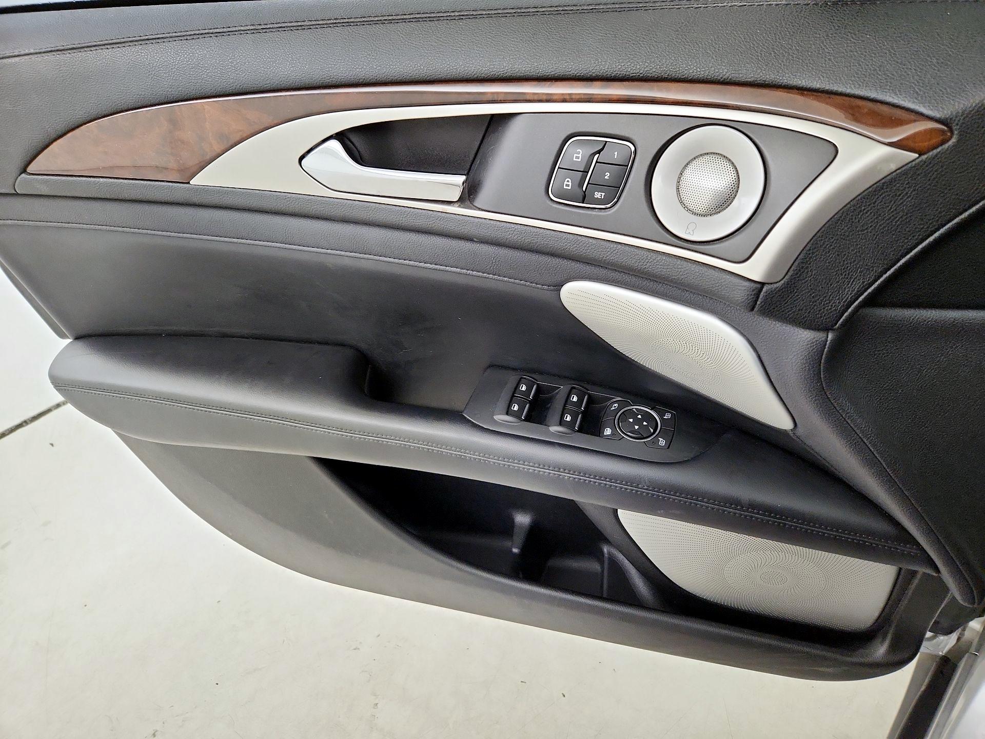 Thumbnail: 2019 Lincoln MKZ - 12