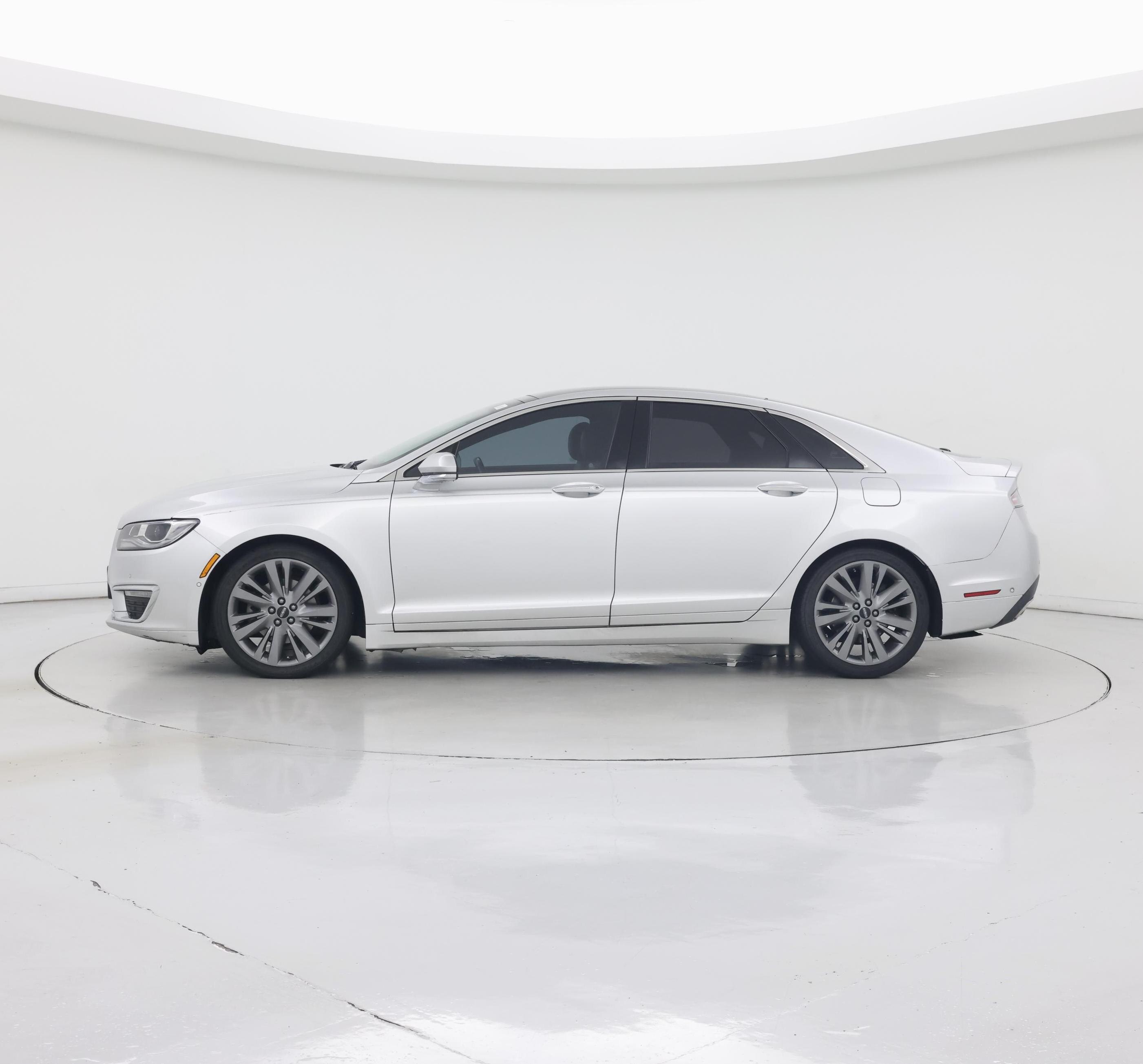 Thumbnail: 2019 Lincoln MKZ - 3