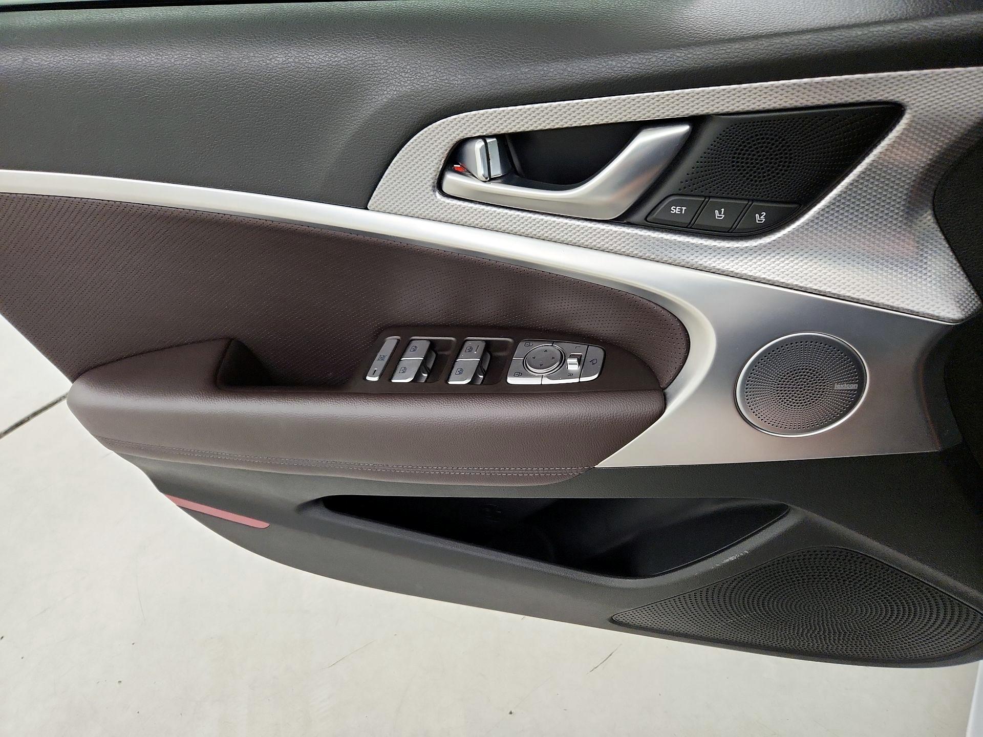 Thumbnail: 2022 Genesis G70 - 12
