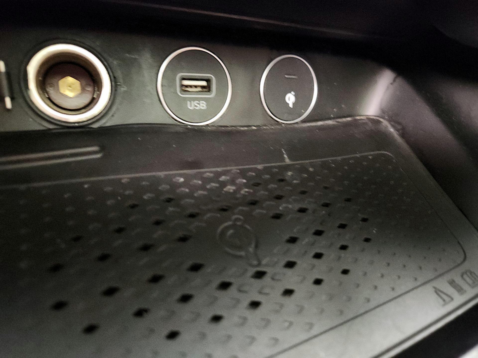 Thumbnail: 2022 Genesis G70 - 19