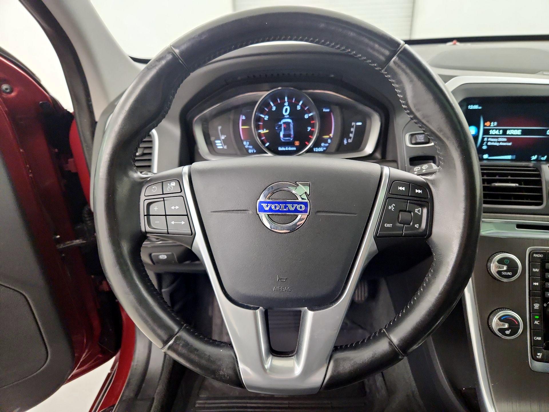 Thumbnail: 2016 Volvo XC60 - 10