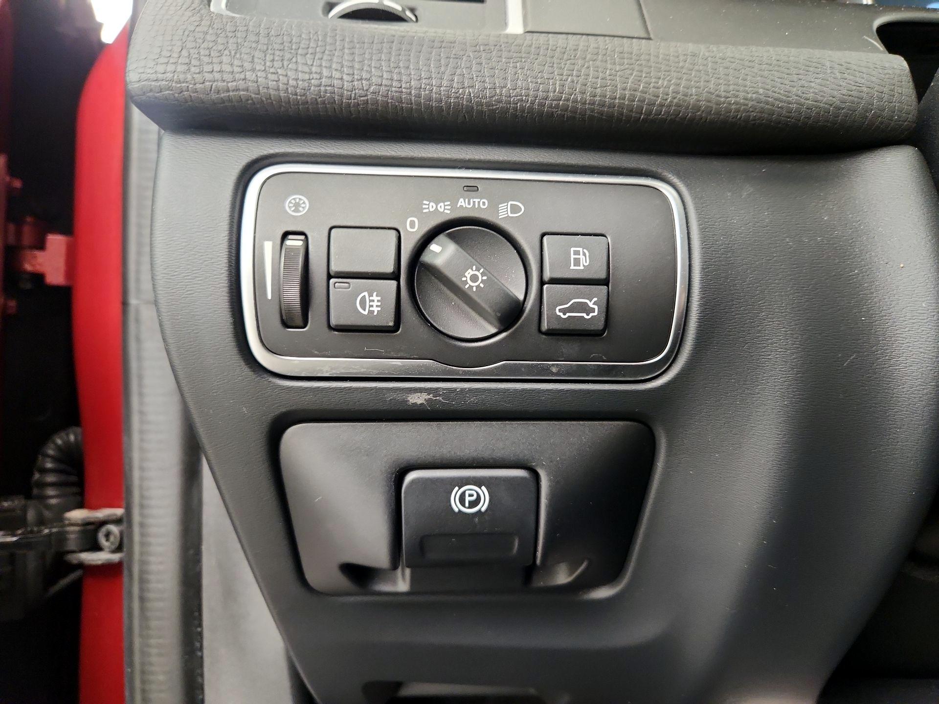 Thumbnail: 2016 Volvo XC60 - 13