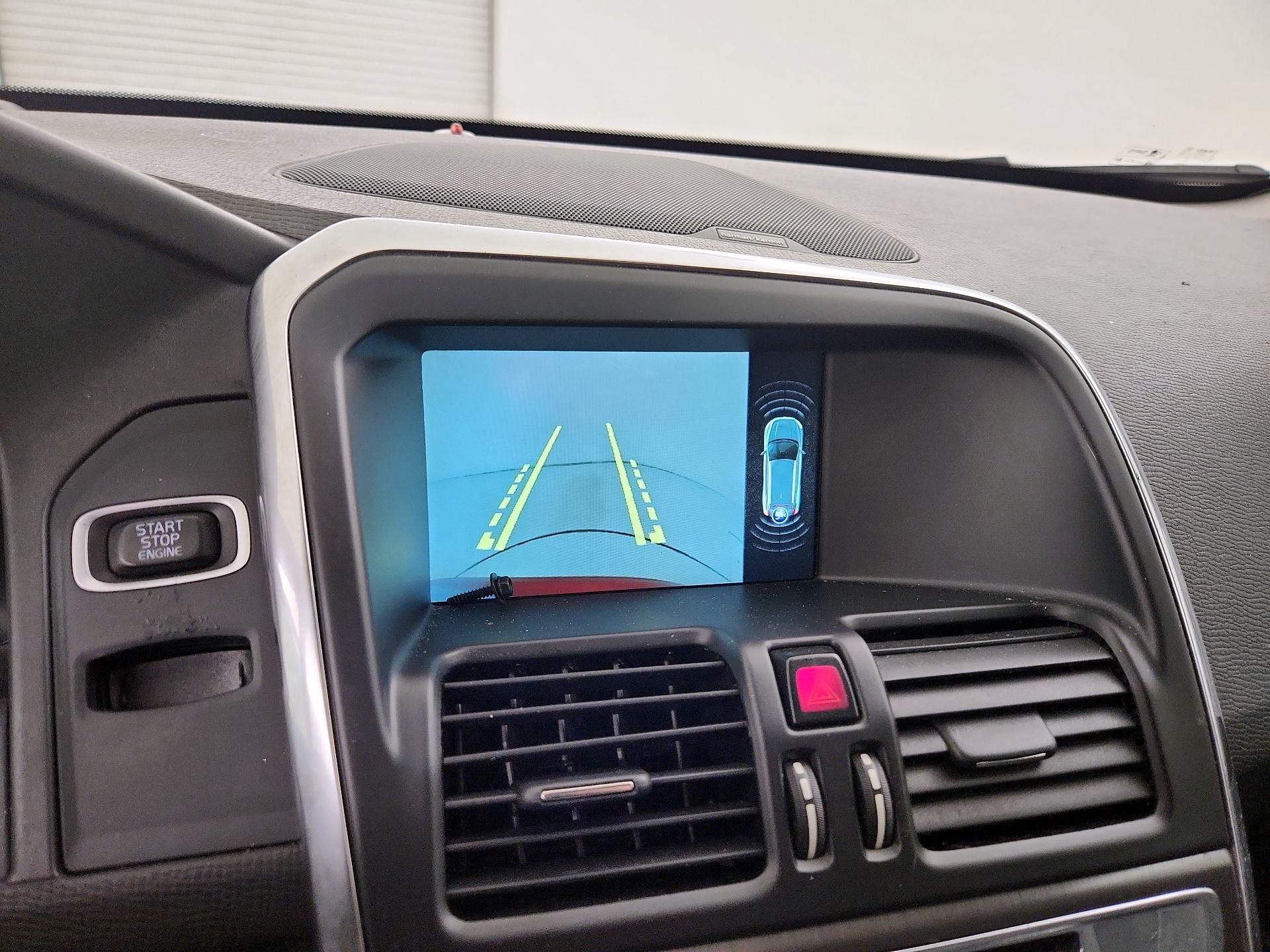 Thumbnail: 2016 Volvo XC60 - 14