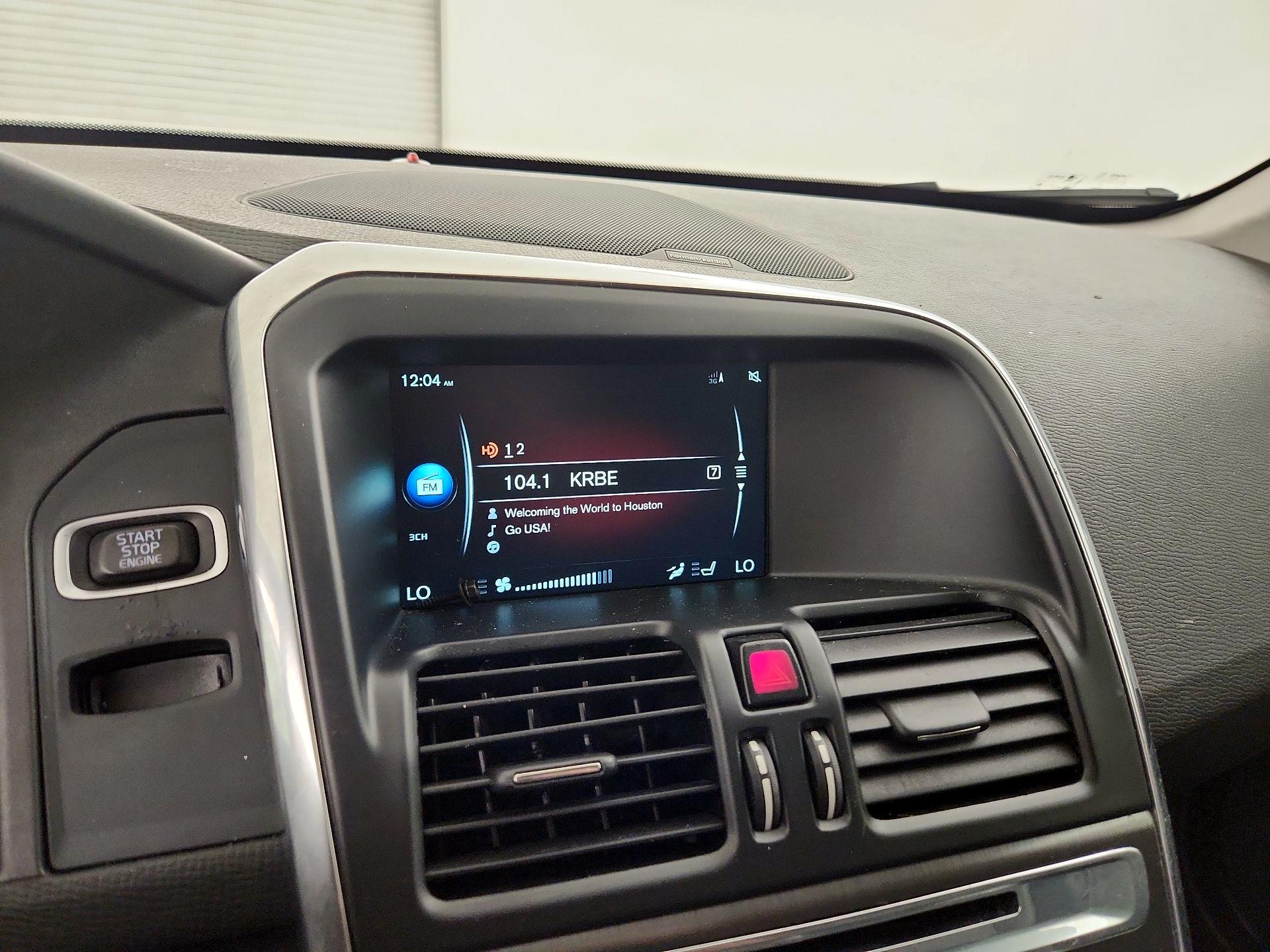 Thumbnail: 2016 Volvo XC60 - 15