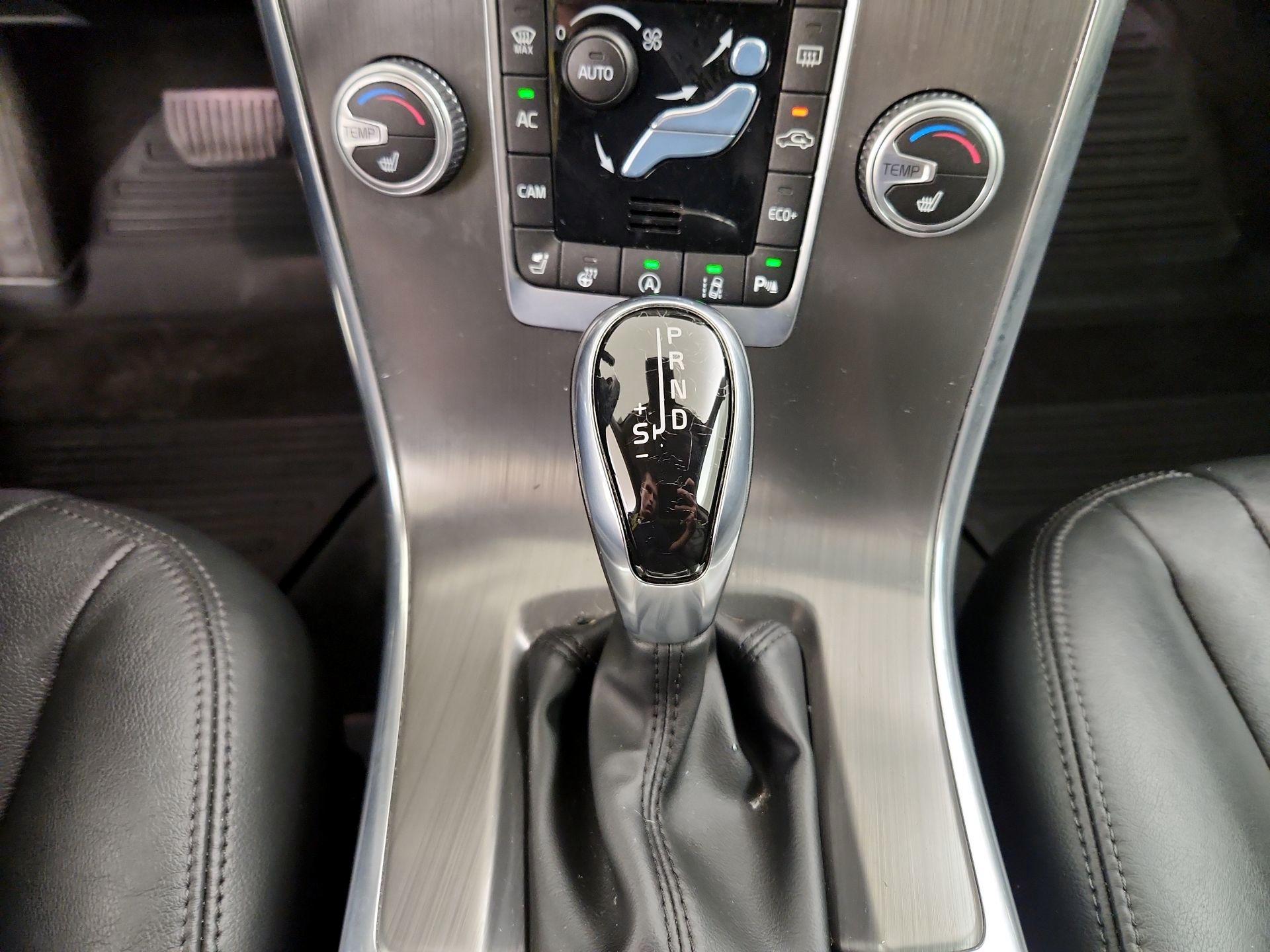 Thumbnail: 2016 Volvo XC60 - 17