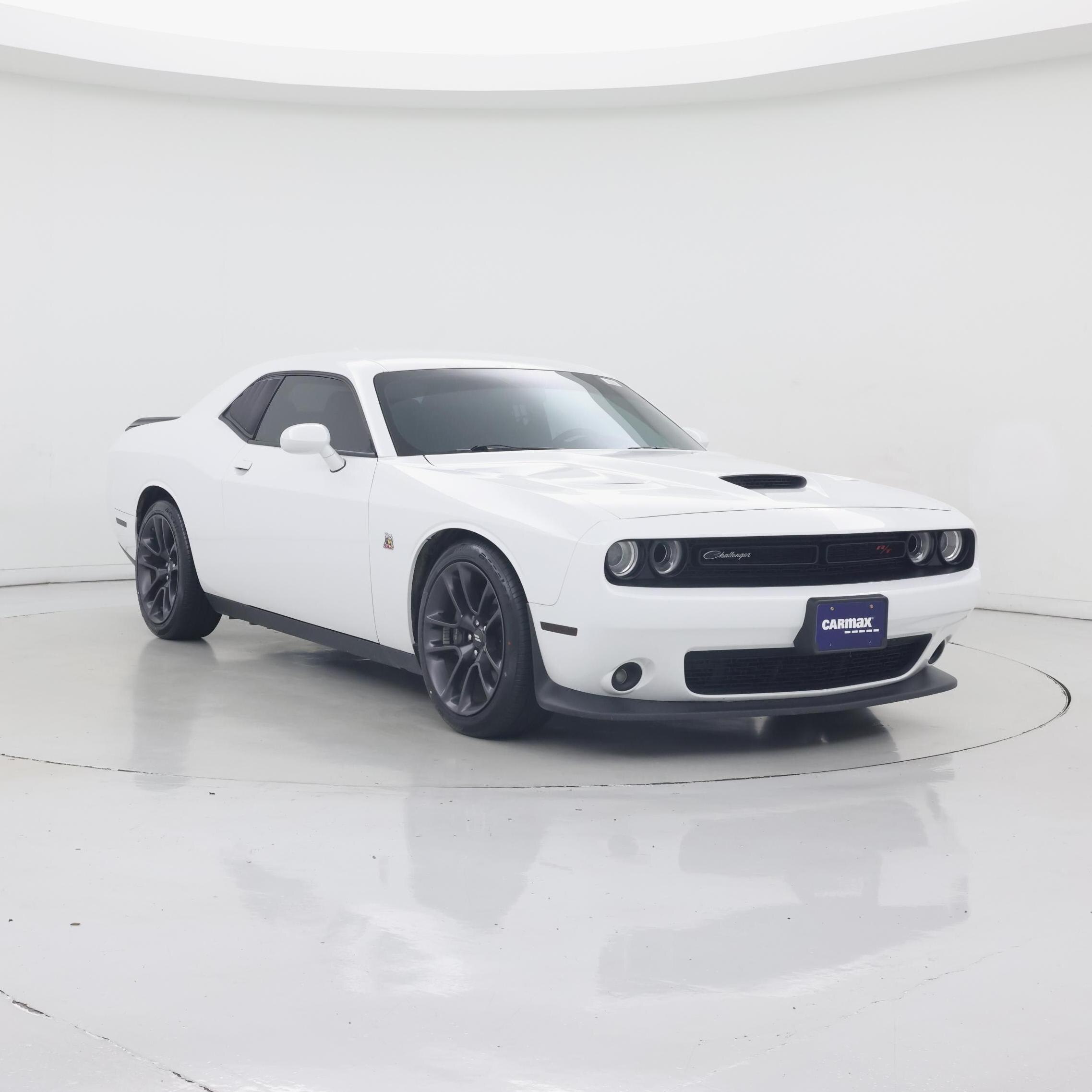 White 2022 Dodge Challenger Coupe Rear-Wheel Drive Automatic