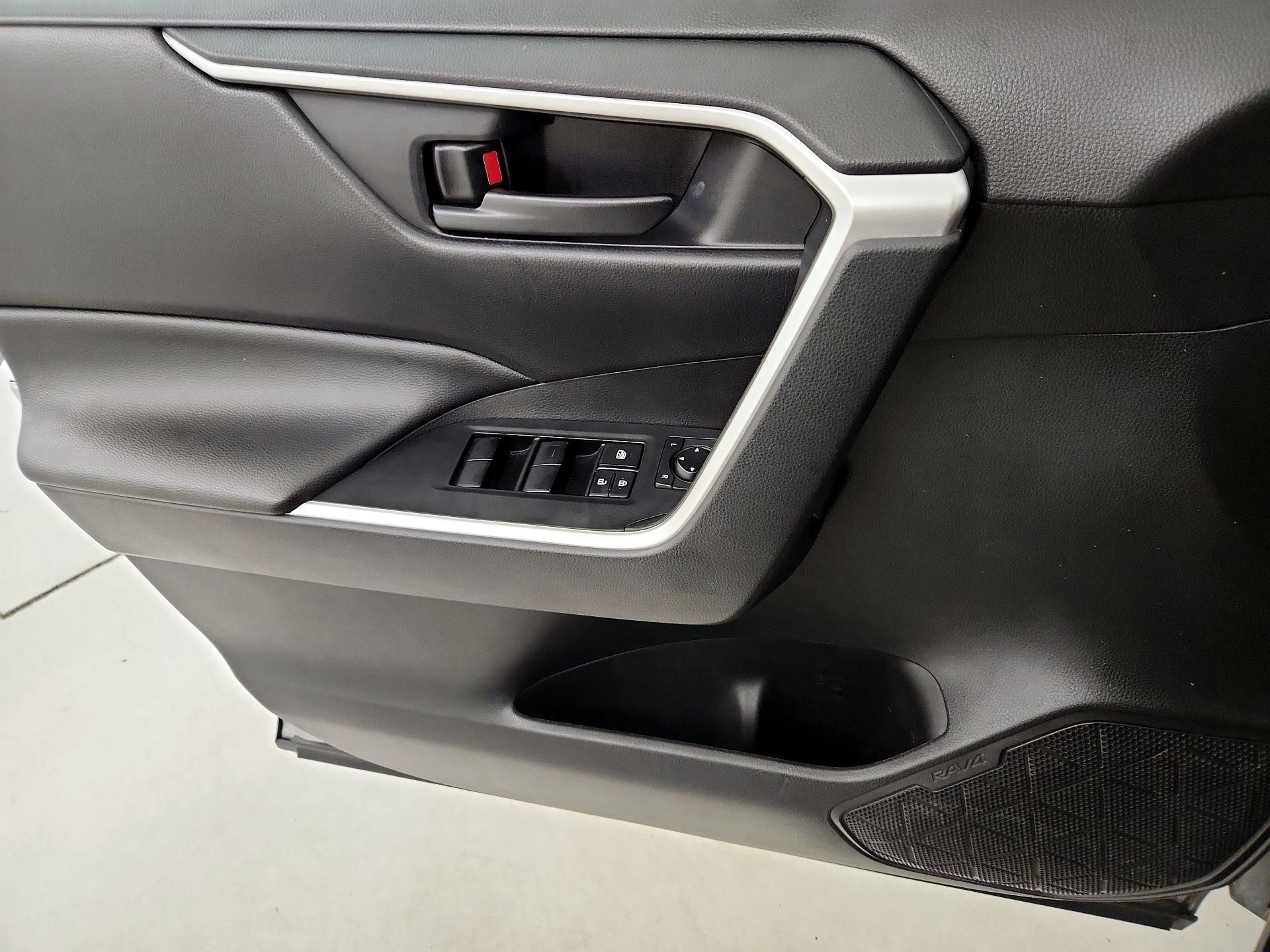 Thumbnail: 2020 Toyota RAV4 - 12