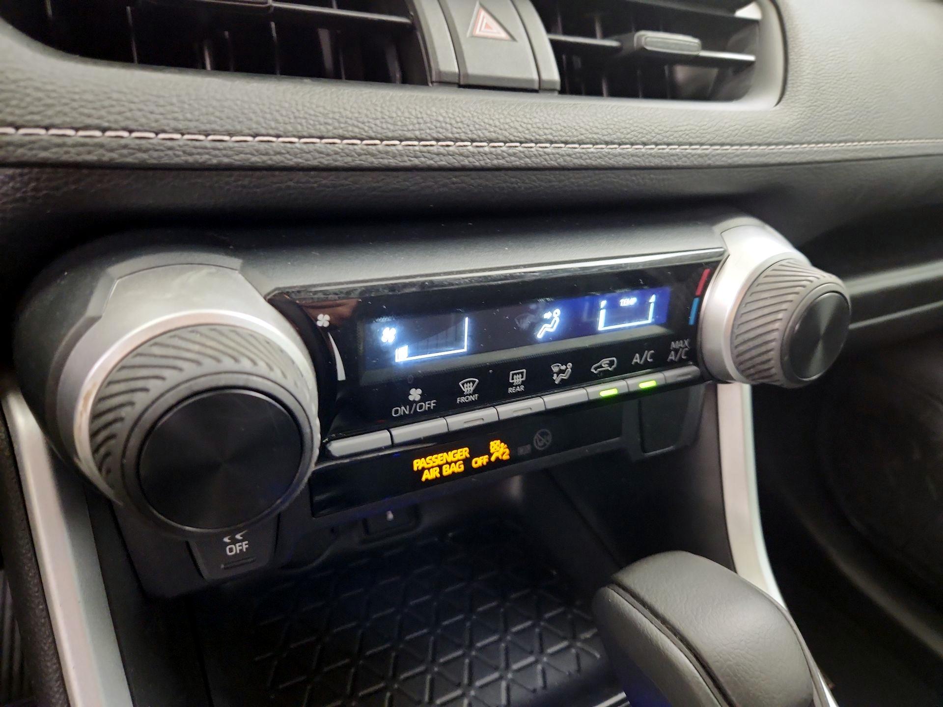 Thumbnail: 2020 Toyota RAV4 - 16