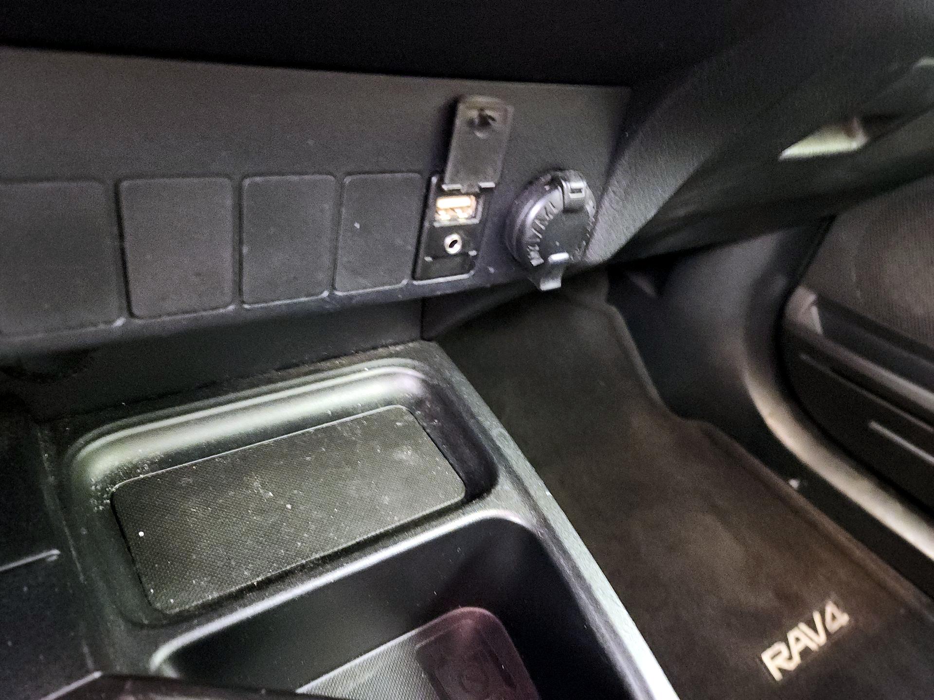 Thumbnail: 2017 Toyota RAV4 - 18