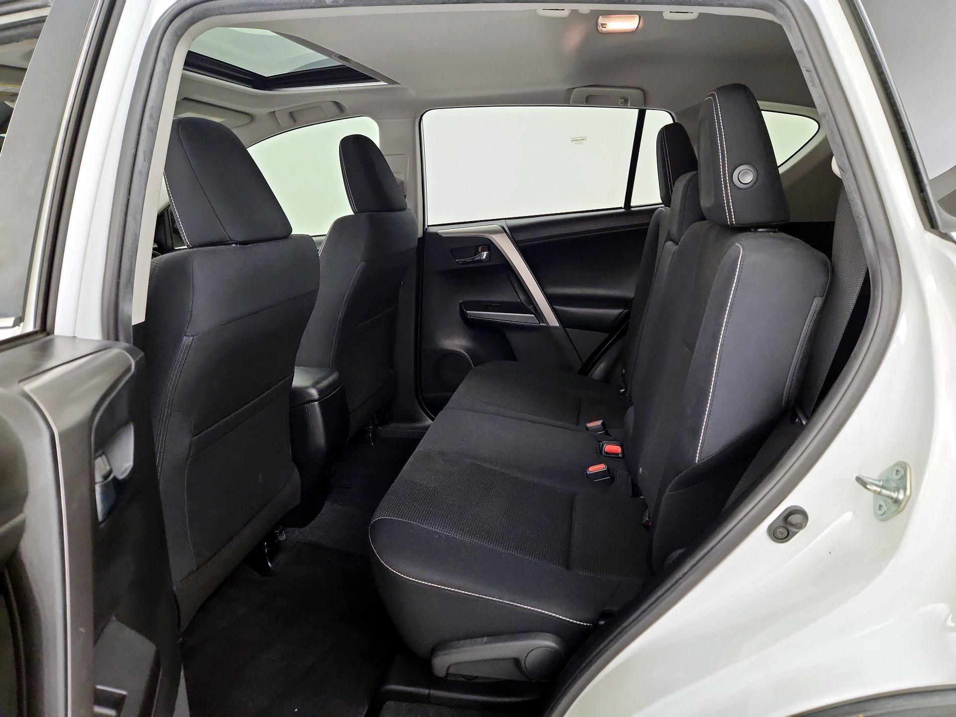 Thumbnail: 2017 Toyota RAV4 - 20