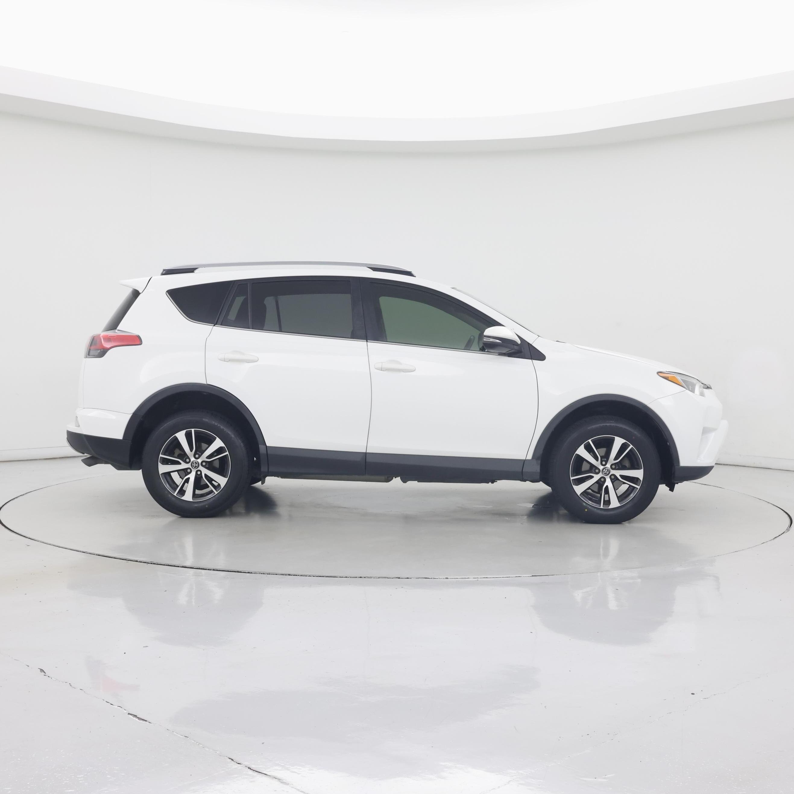Thumbnail: 2017 Toyota RAV4 - 7