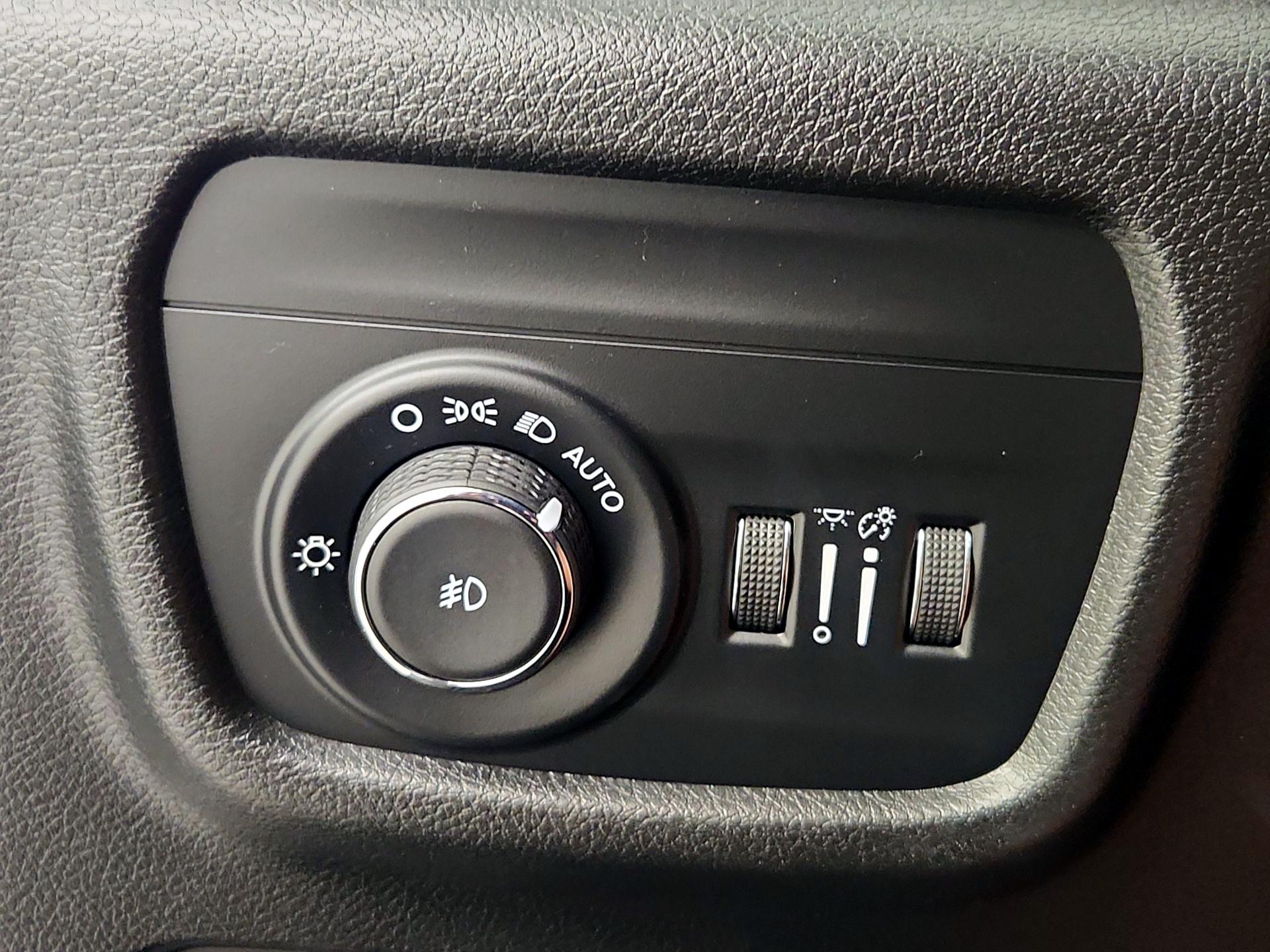 Thumbnail: 2022 Jeep Grand Cherokee - 13