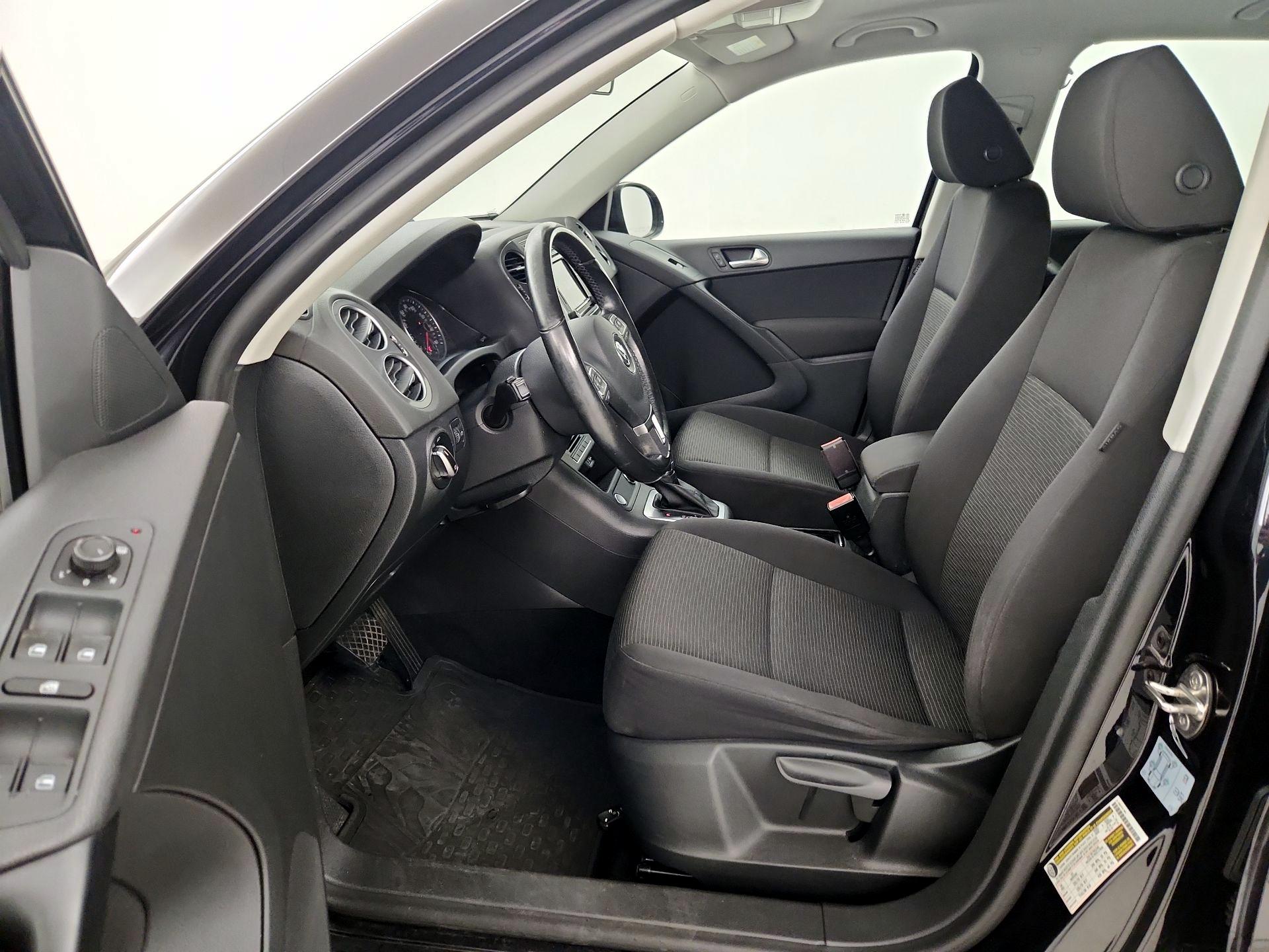 Thumbnail: 2017 Volkswagen Tiguan - 11