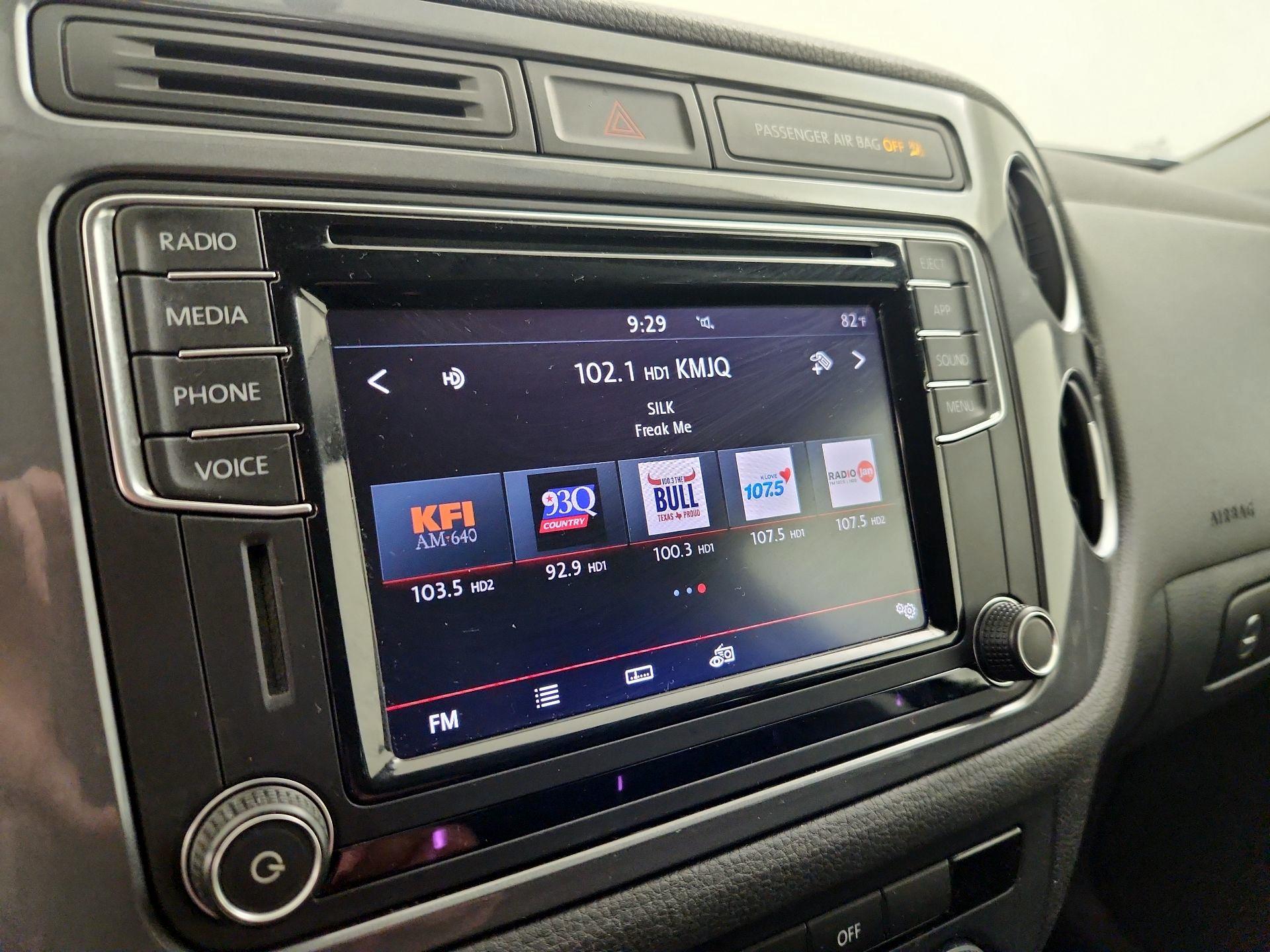 Thumbnail: 2017 Volkswagen Tiguan - 15