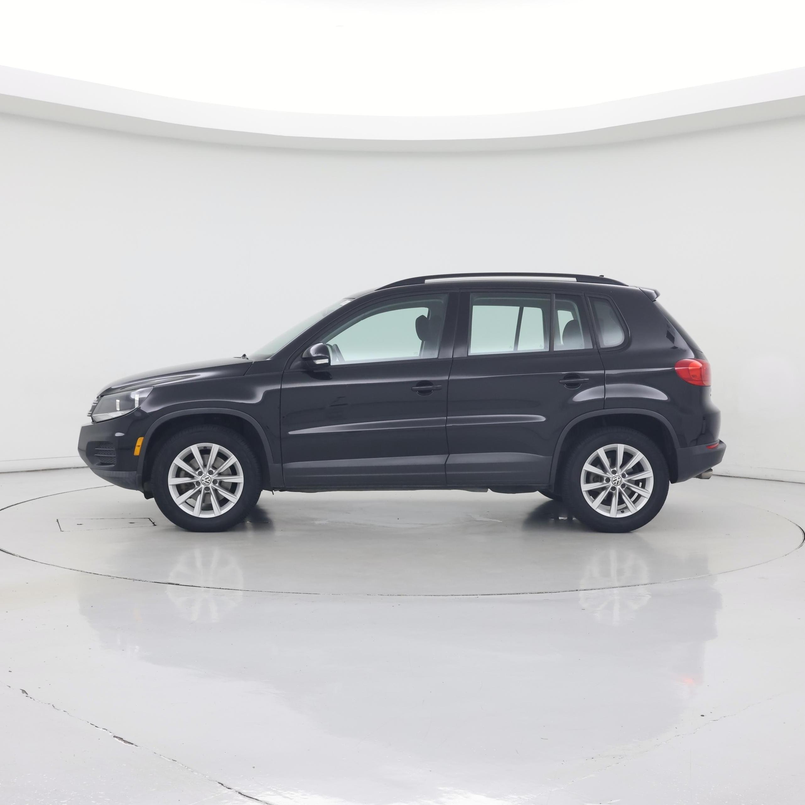 Thumbnail: 2017 Volkswagen Tiguan - 3