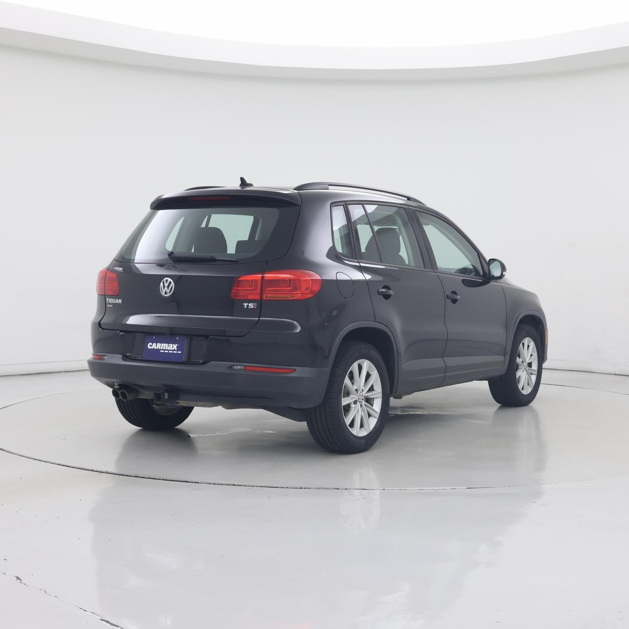 Thumbnail: 2017 Volkswagen Tiguan - 8