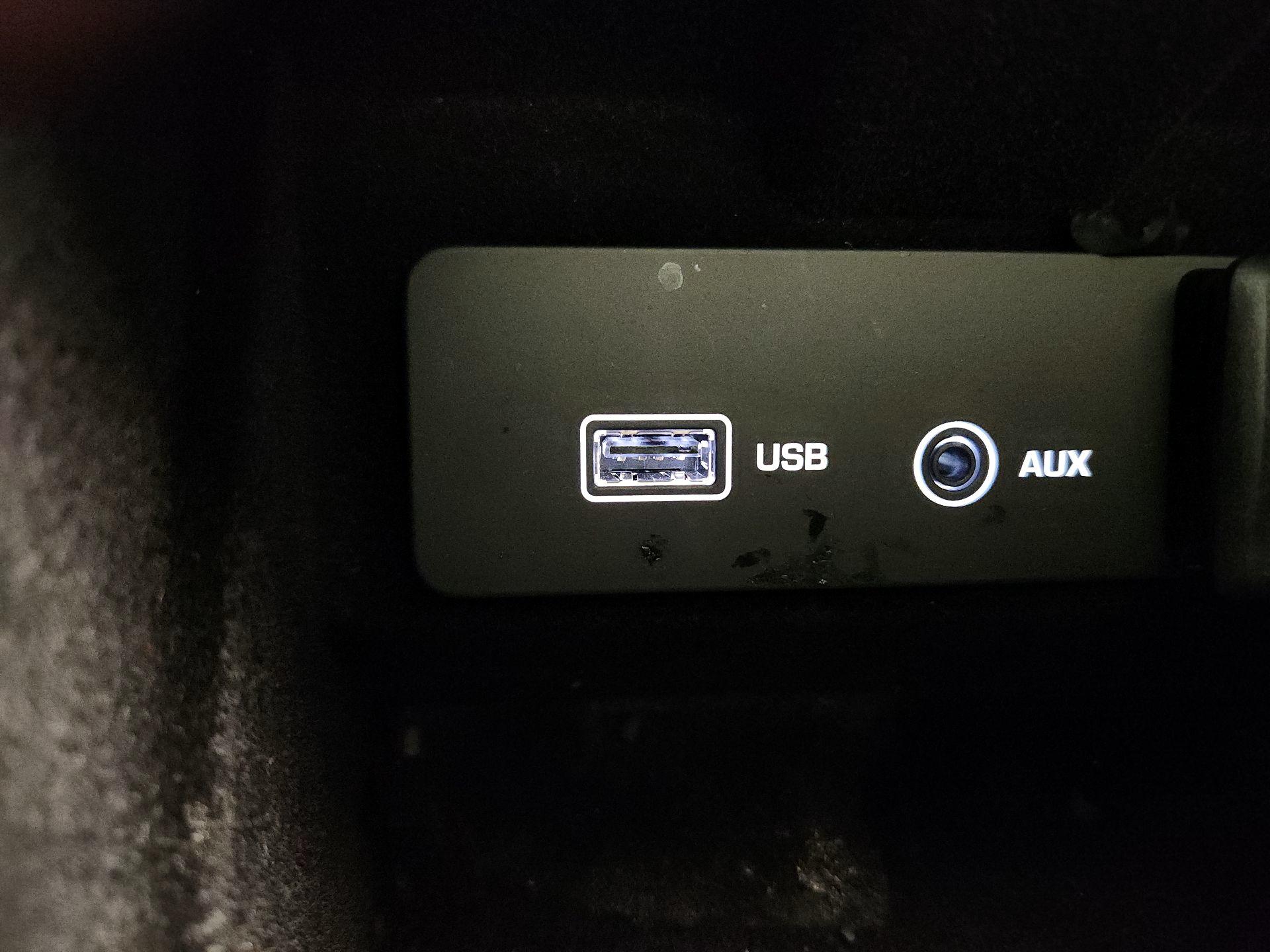 Thumbnail: 2019 Land Rover Discovery Sport - 18