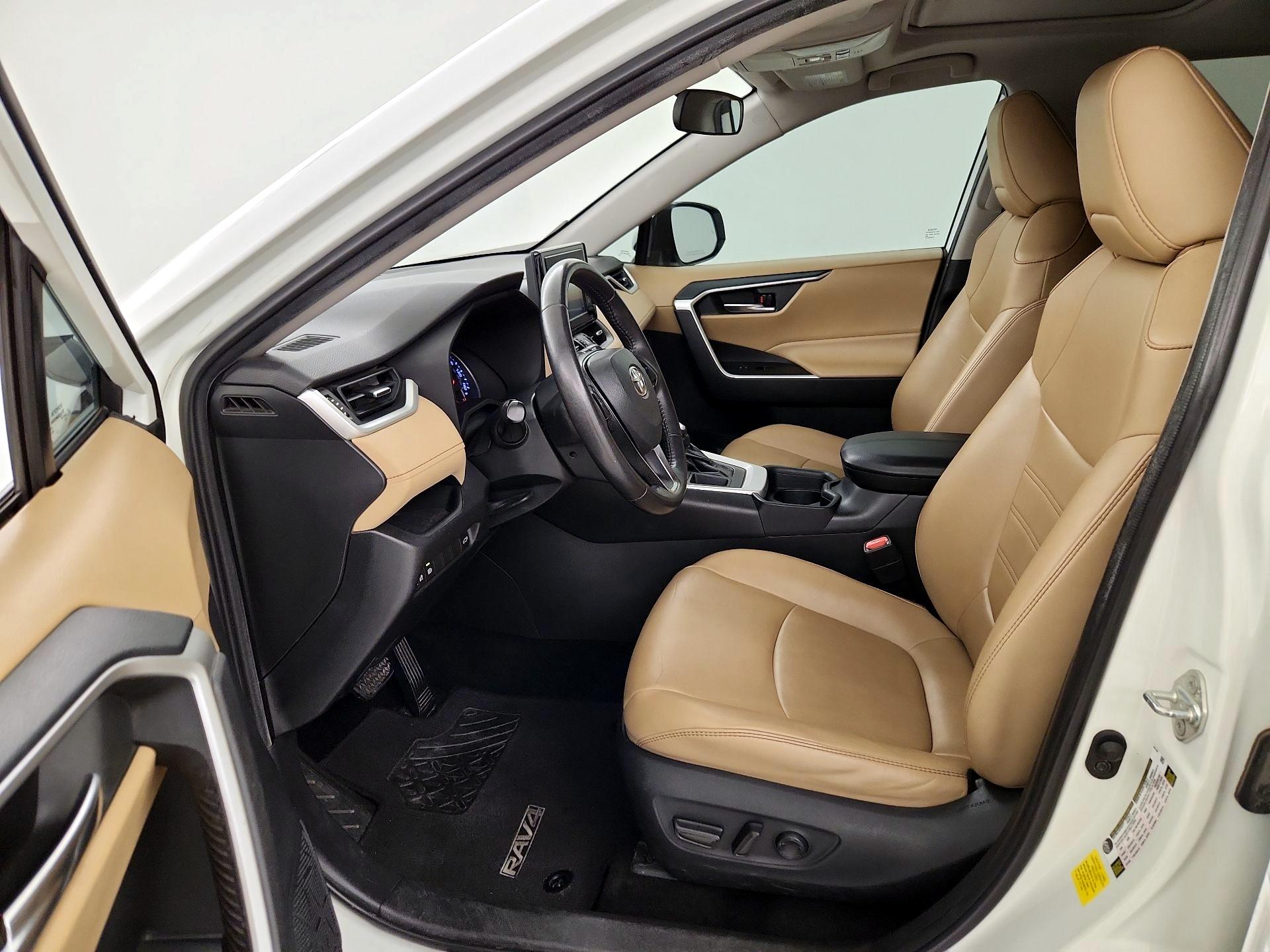 Thumbnail: 2019 Toyota RAV4 - 11
