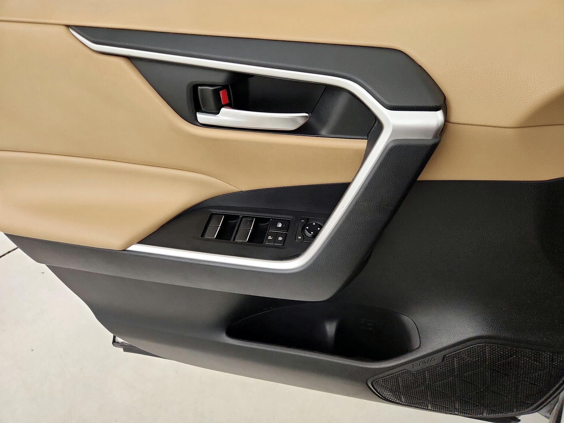 Thumbnail: 2019 Toyota RAV4 - 12