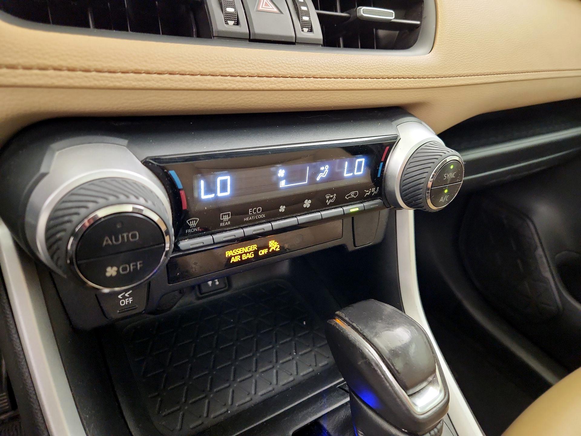 Thumbnail: 2019 Toyota RAV4 - 16