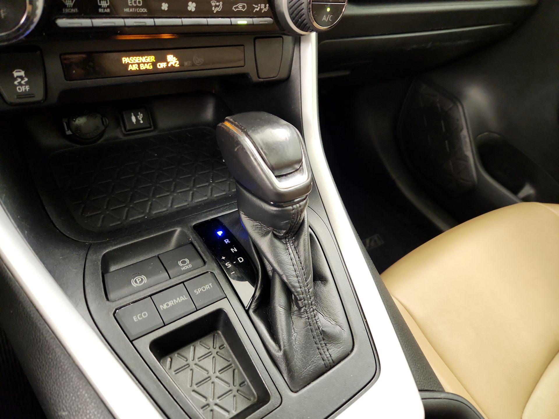 Thumbnail: 2019 Toyota RAV4 - 17