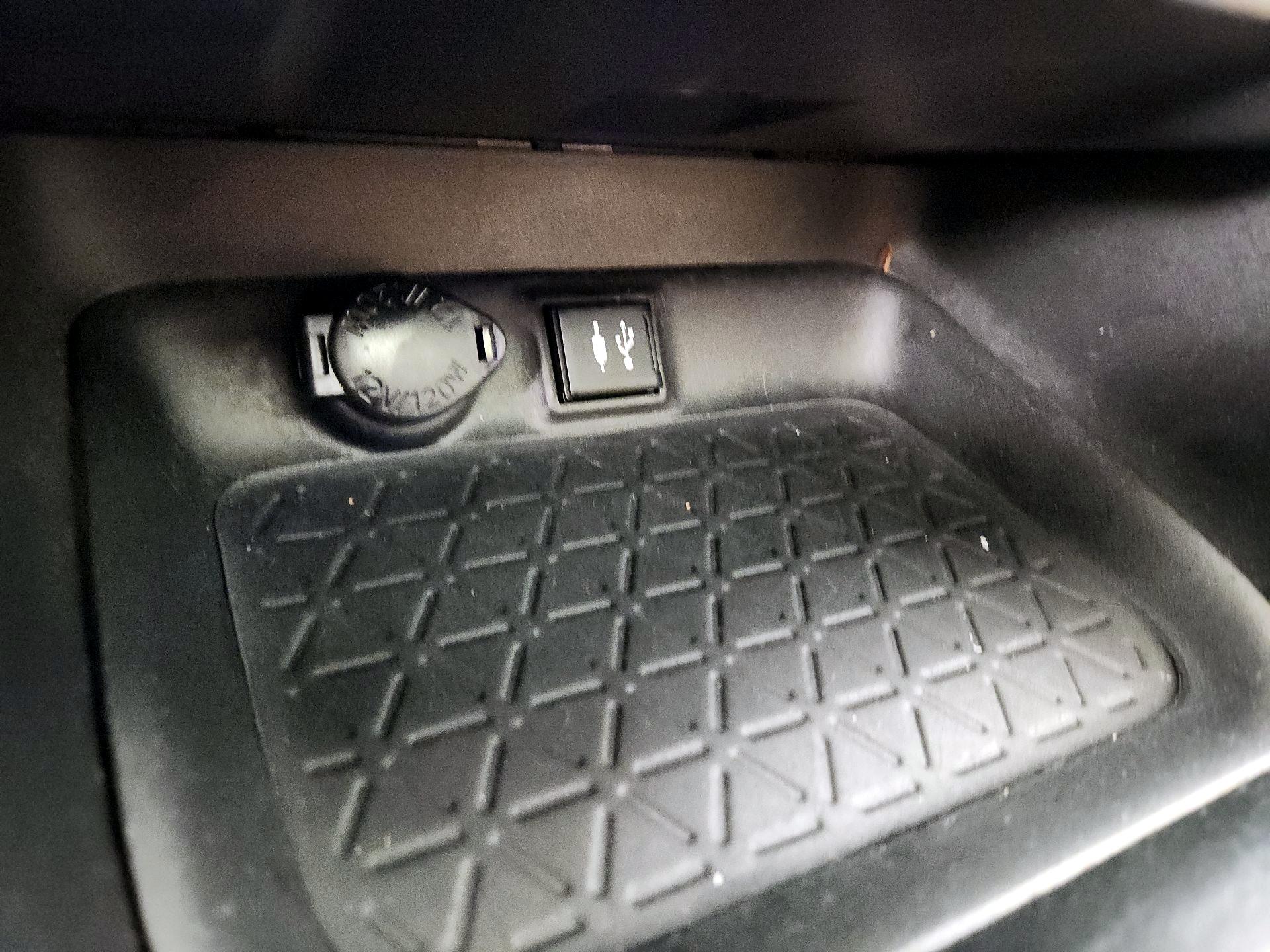 Thumbnail: 2019 Toyota RAV4 - 18