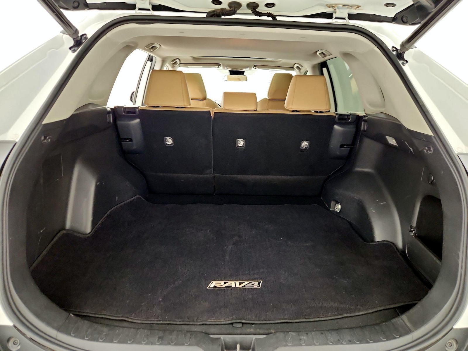 2019 Toyota RAV4 XLE Premium - Photo 22